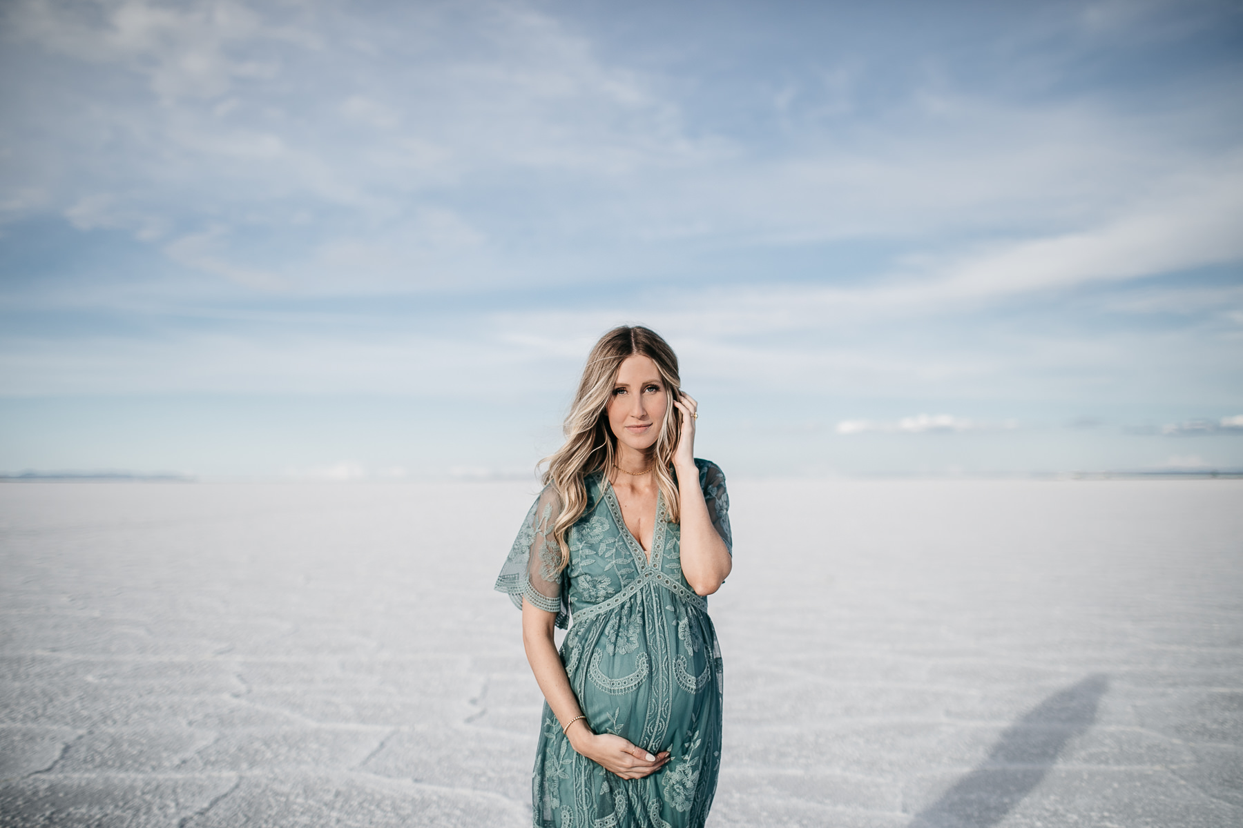bonneville-utah-salt-flats-lifestyle-maternity-shoot-44