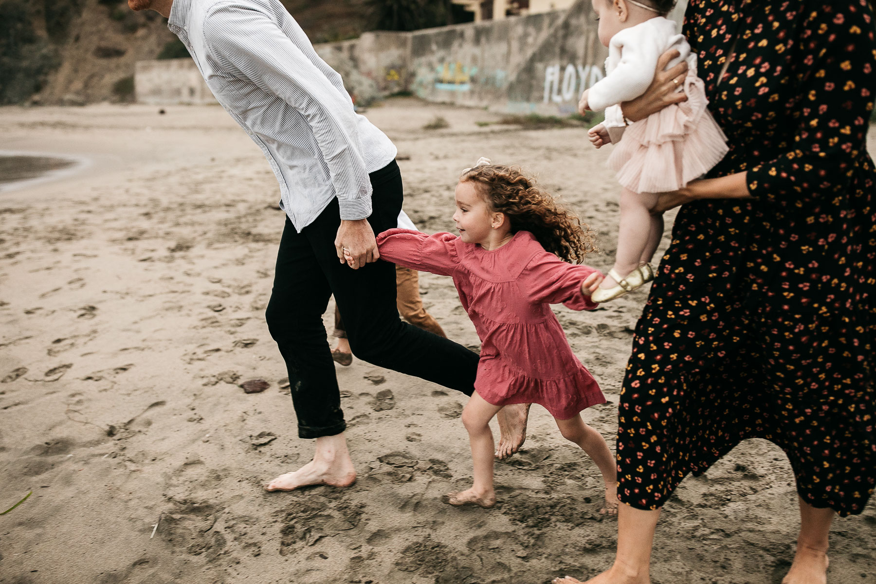 summer-foggy-china-beach-lifestyle-family-session-2