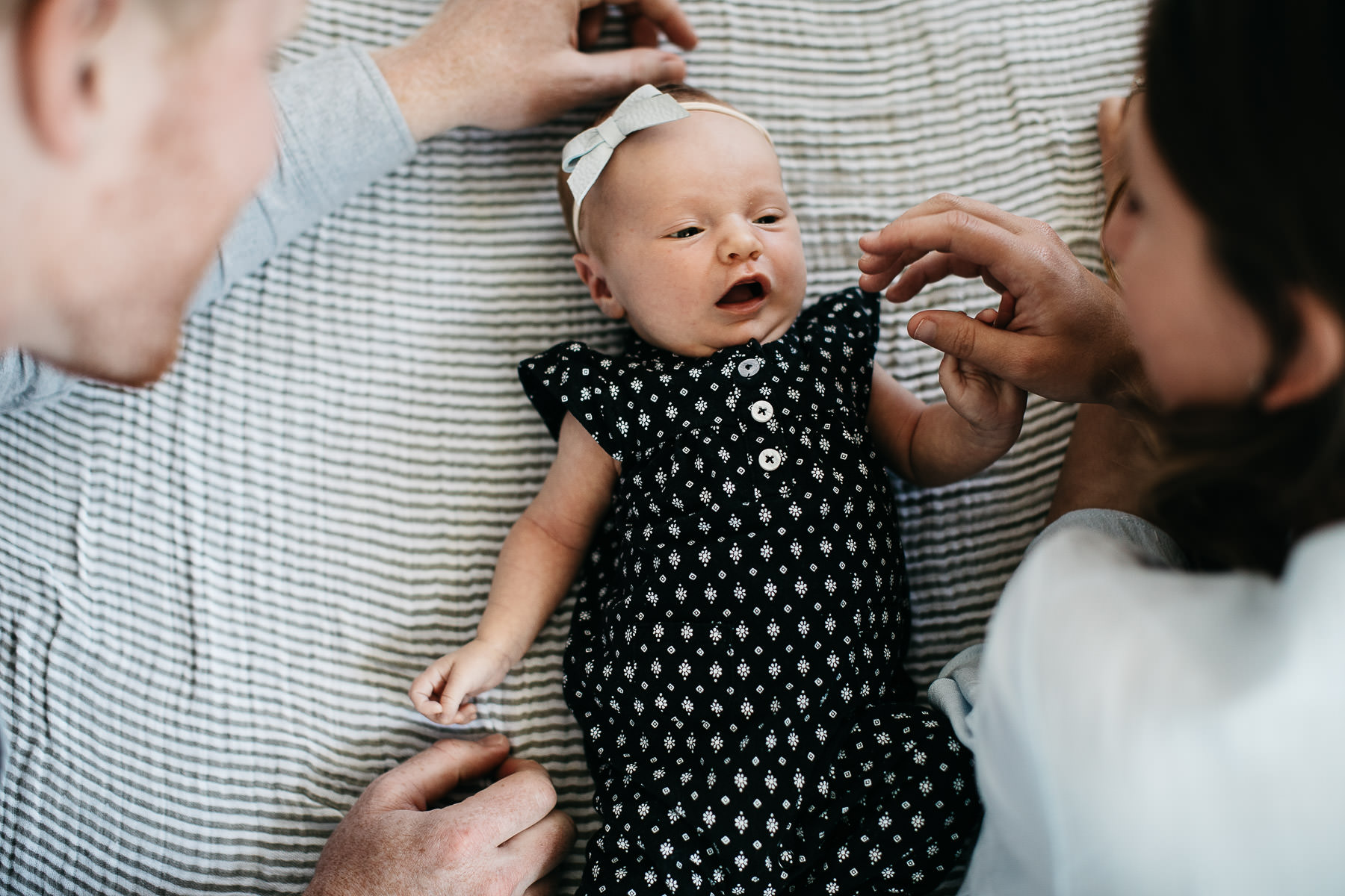 san-francisco-lifestyle-in-home-newborn-with-dog-32