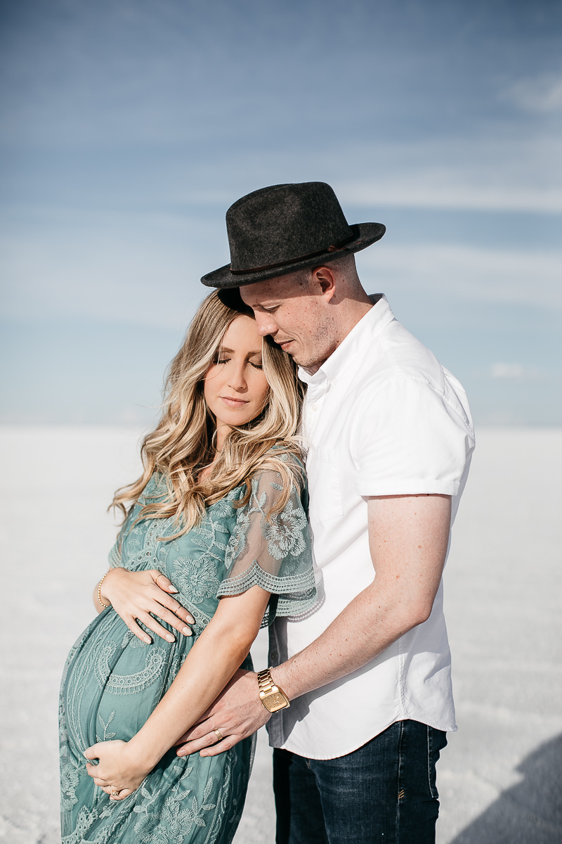 salt-lake-city-utah-salt-flats-lifestyle-maternity-session-19