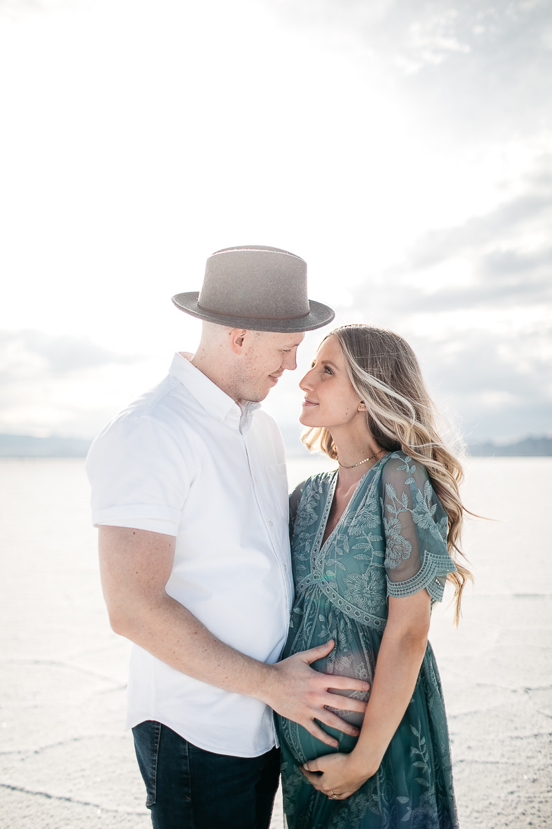 salt-lake-city-utah-salt-flats-lifestyle-maternity-session-3