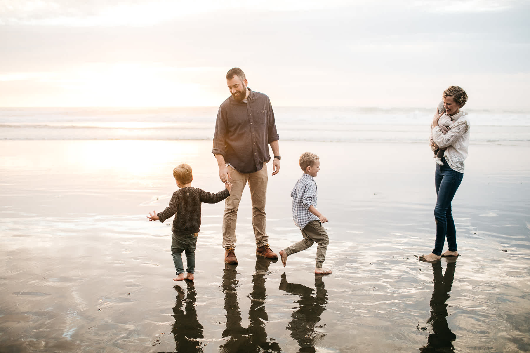 cloudy-fort-funston-winter-lifestyle-family-session-35