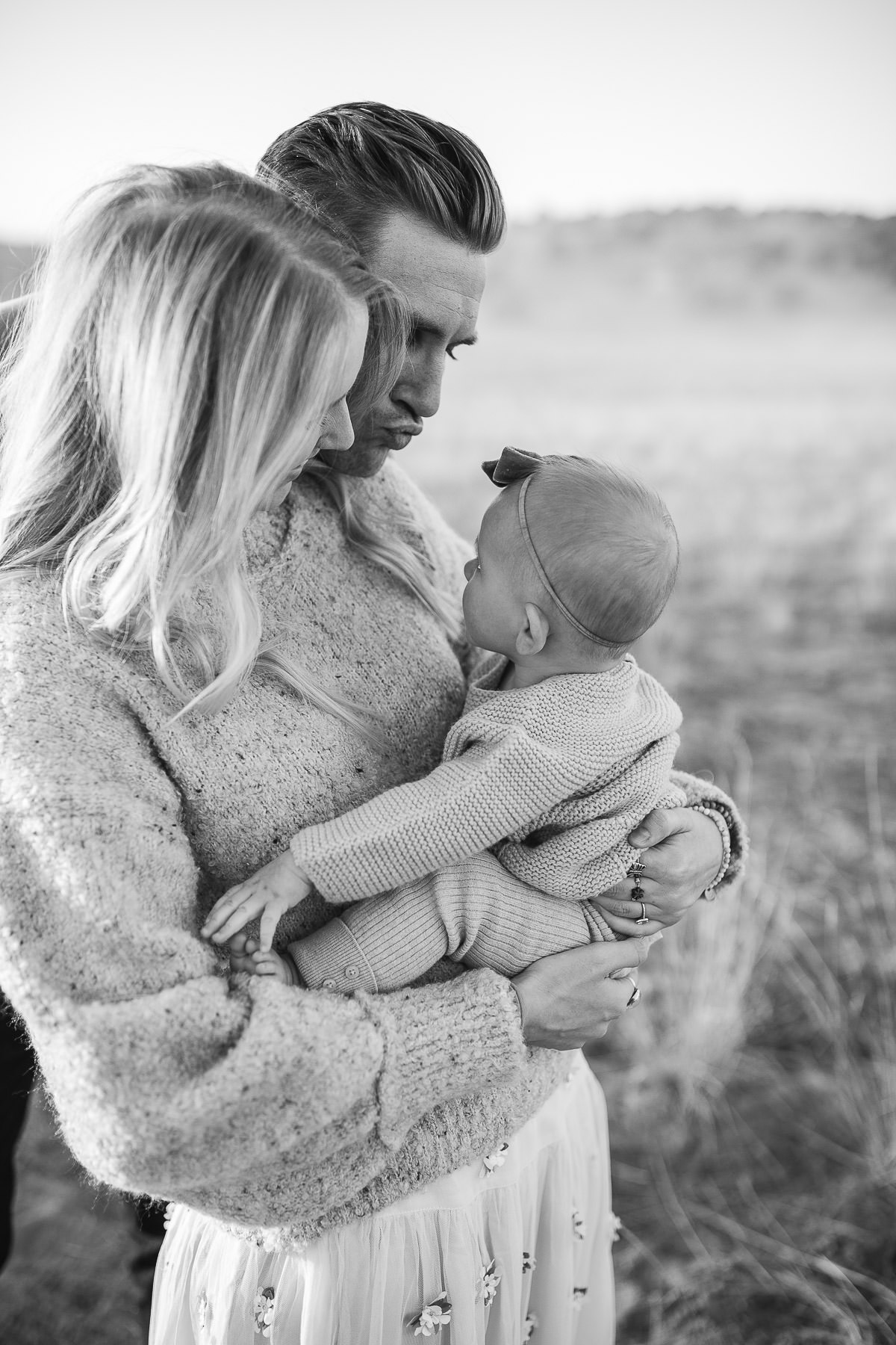 golden-hills-sunset-lifestyle-session-family-with-goldendoodle-38