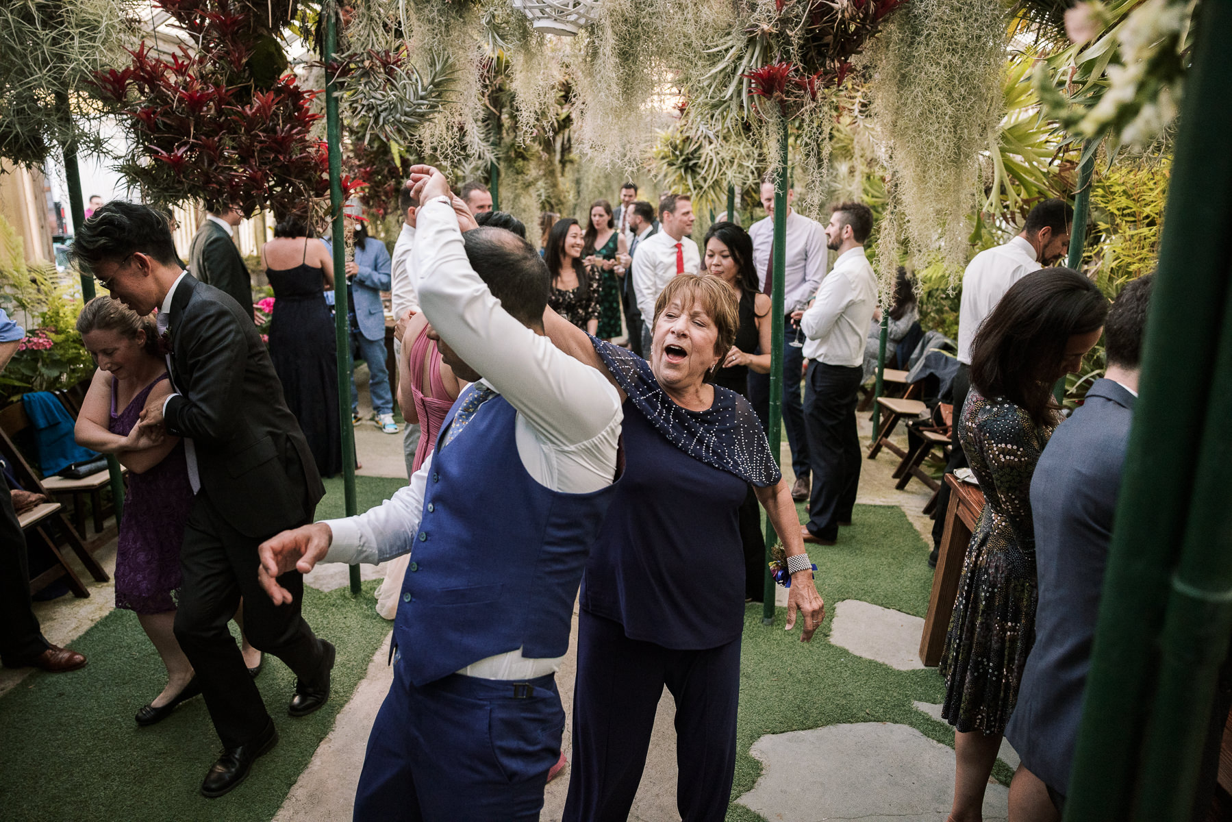 Pacifica-shelldance-orchid-gardens-summer-wedding-160