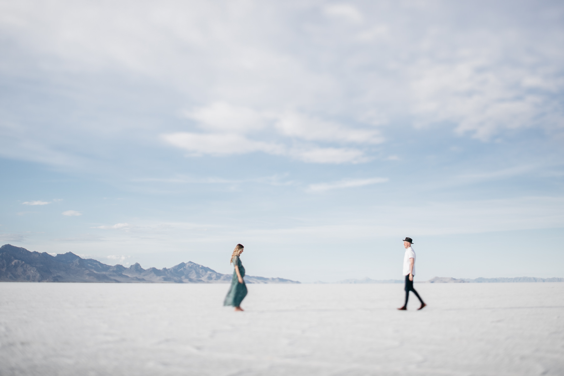 bonneville-utah-salt-flats-lifestyle-maternity-shoot-38
