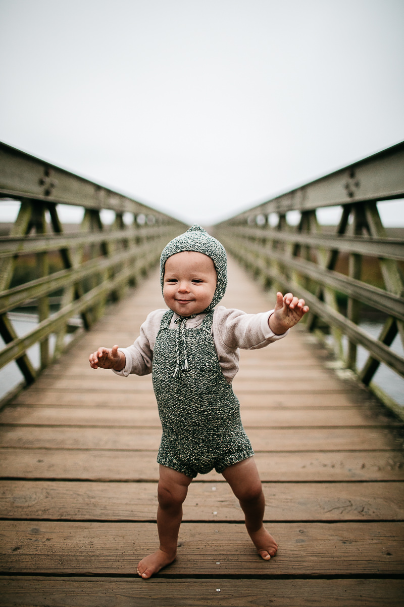 rode-beach-summer-gloomy-family-session-43