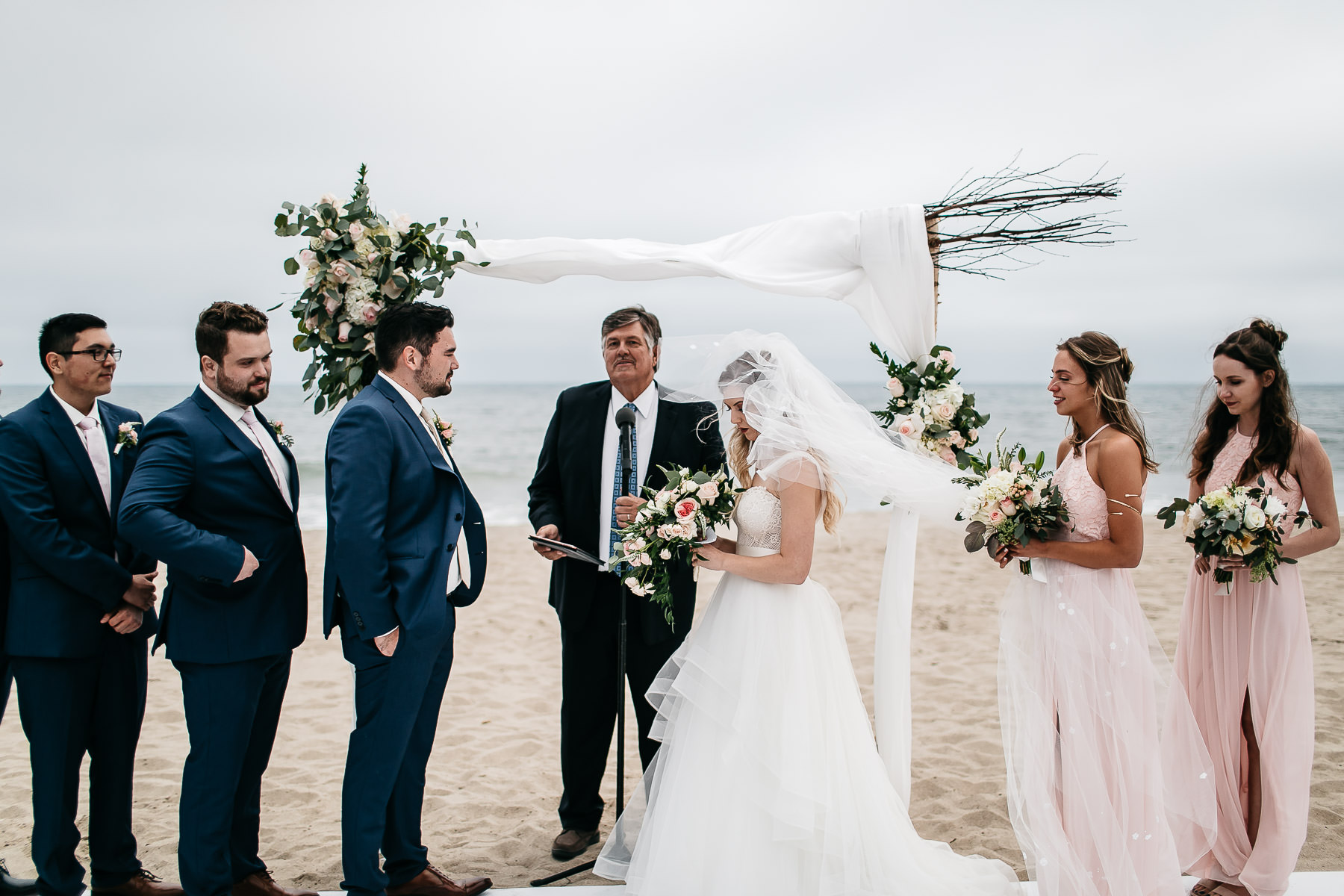 malibu-gloomy-summer-romantic-wedding-44