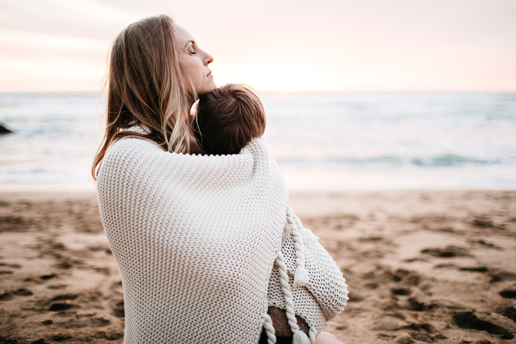 half-moon-bay-ca-sunset-family-lifestyle-session-golden-light-57