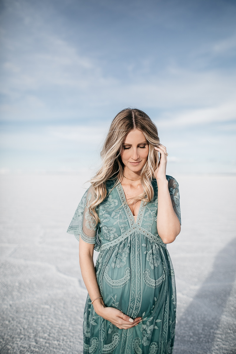 bonneville-utah-salt-flats-lifestyle-maternity-shoot-46