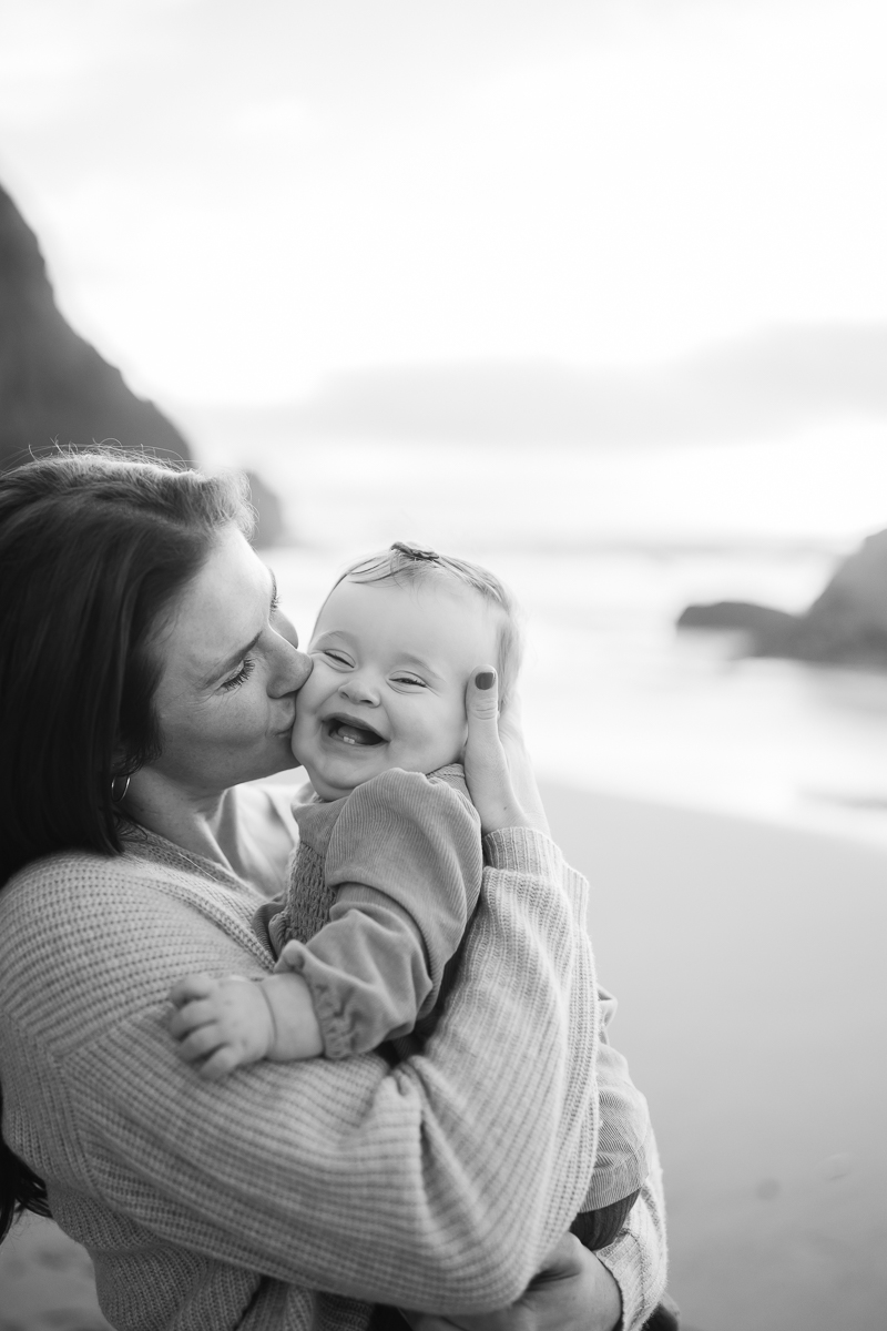 Half-moon-bay-golden-light-fall-beach-family-session-38