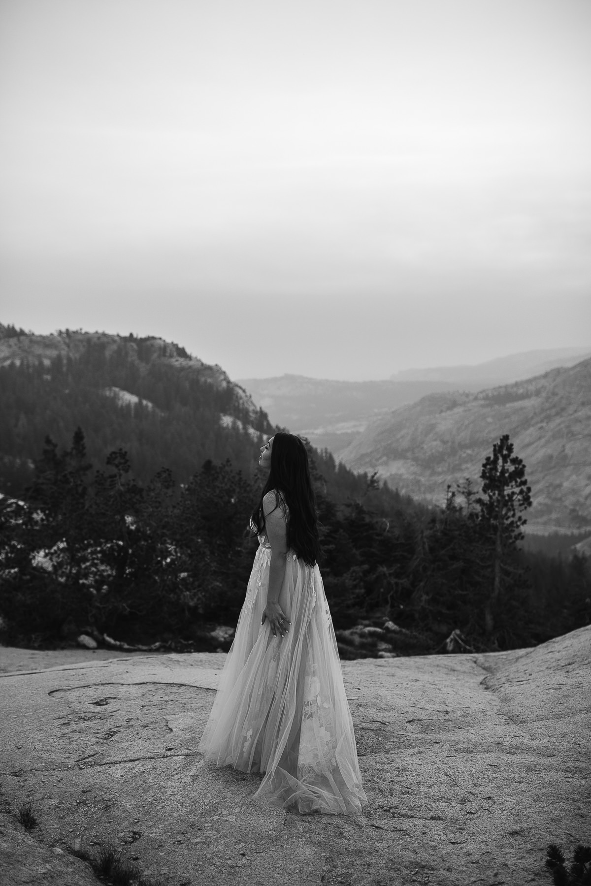 yosemite-cathedral-lake-hiking-sunset-elopement-73