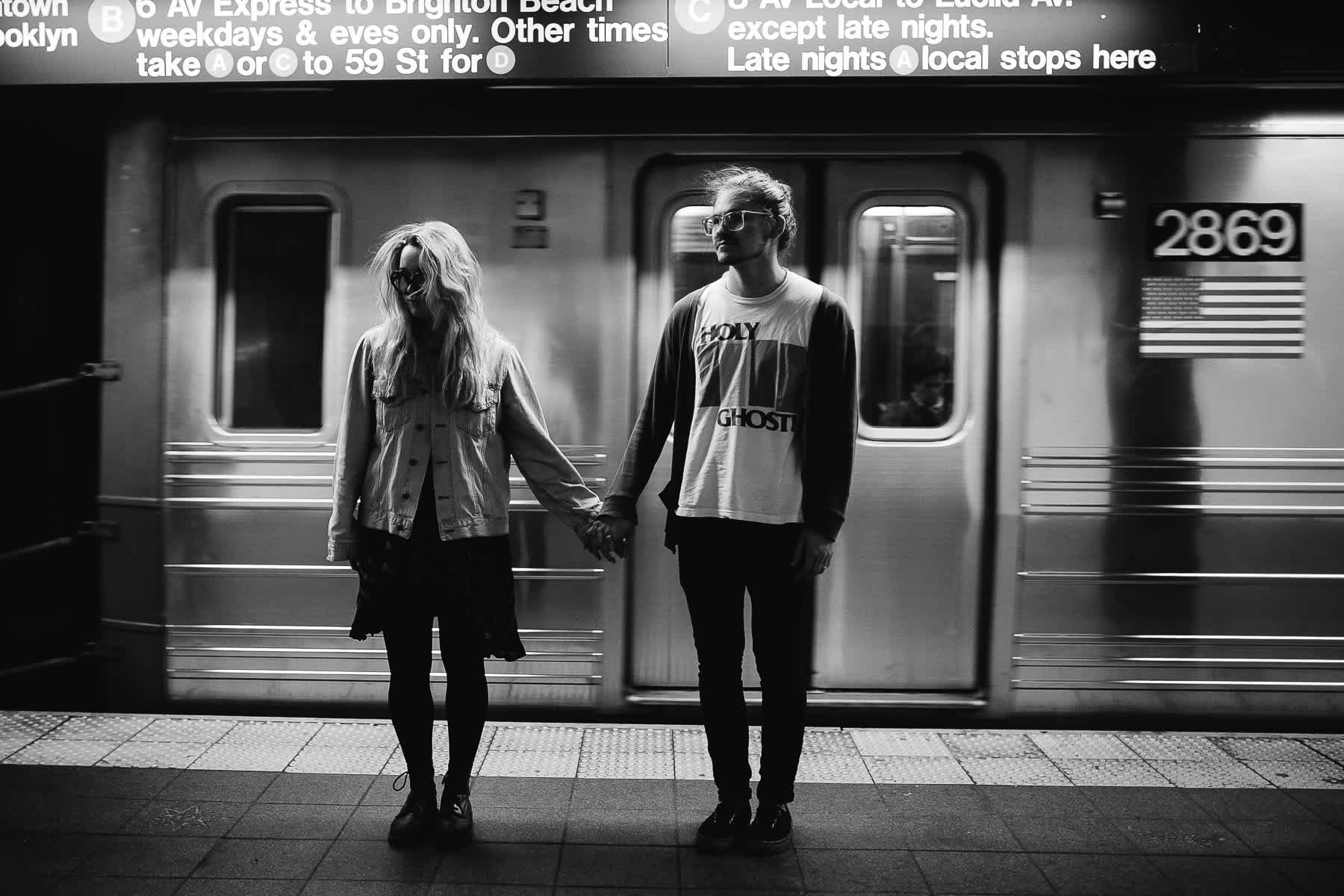 brooklyn-nyc-street-lifestyle-couple-session-14