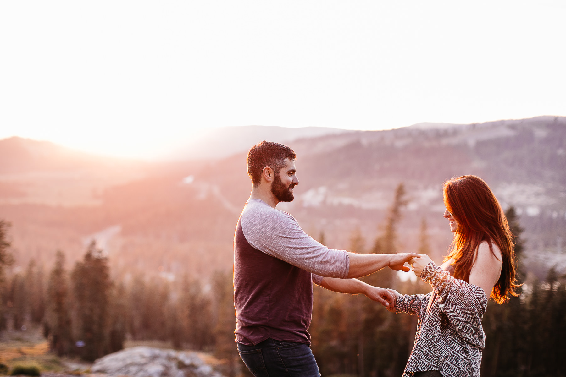lake-tahoe-forest-donner-sunset-couple-session-17