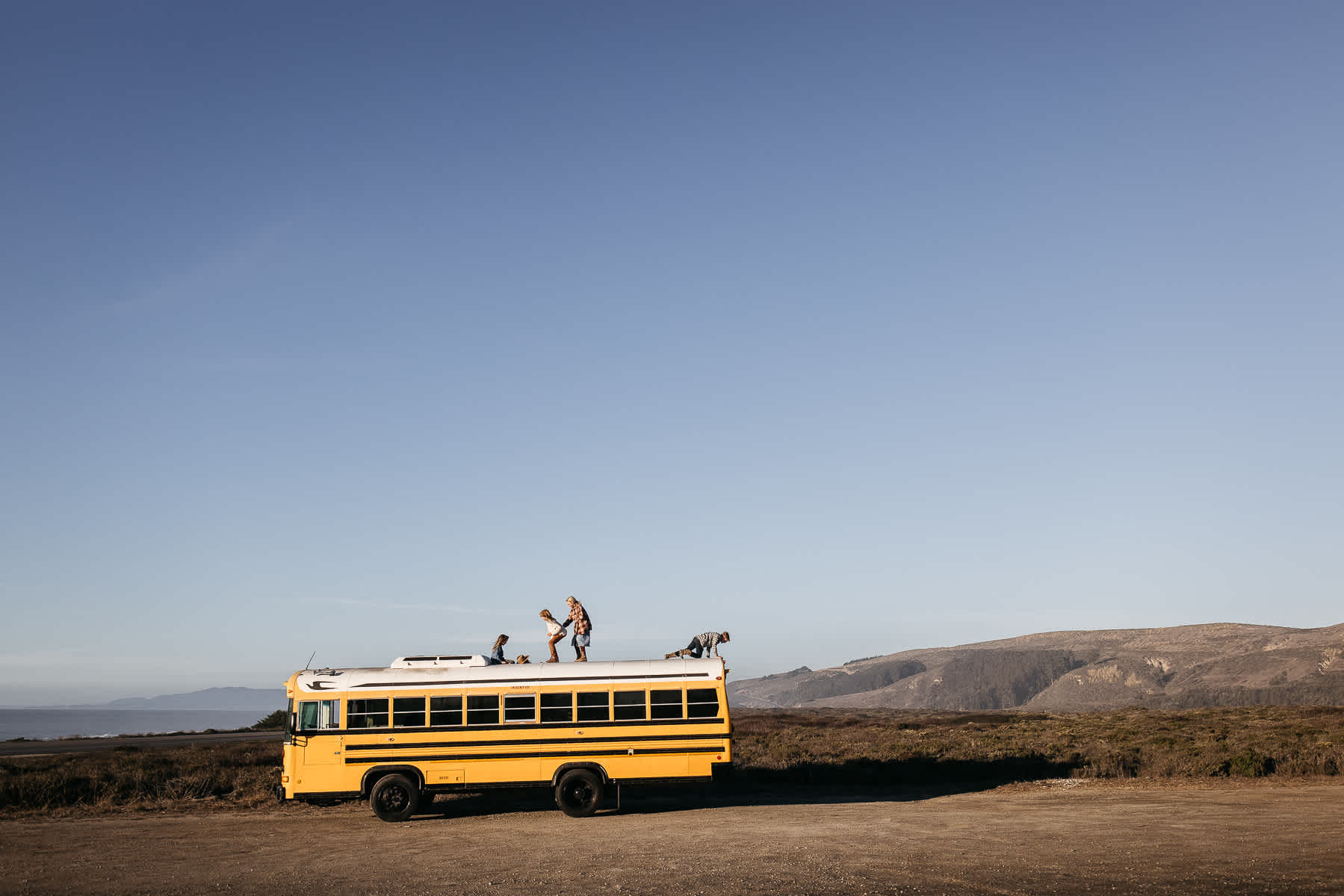 pescadero-beach-school-bus-lifestyle-sunset-family-session-1