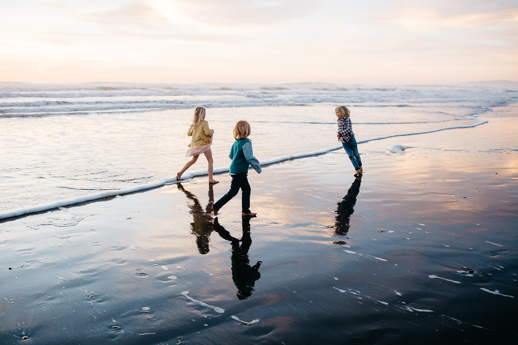 running-in-the-ocean-lifestyle-sf-photographer