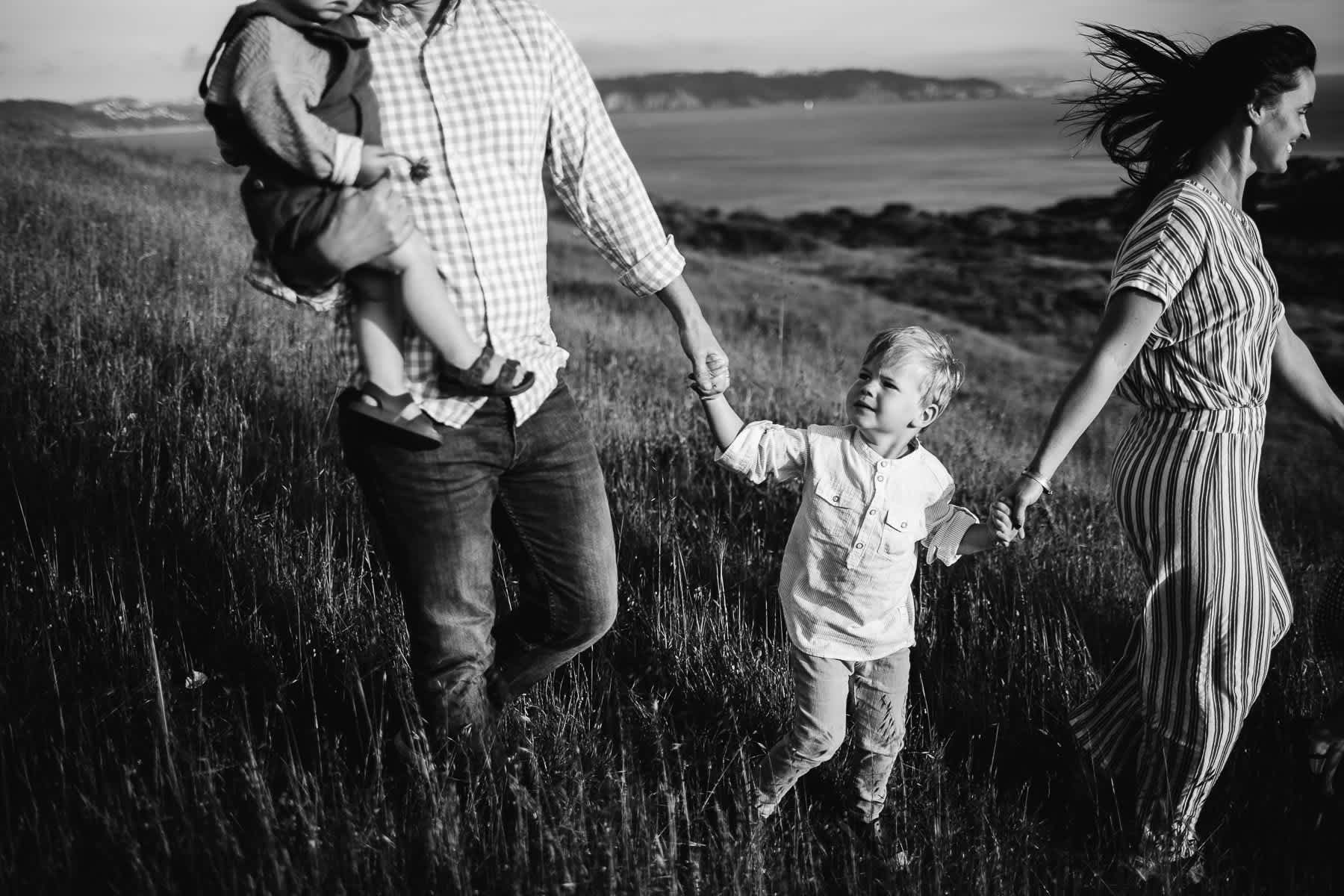 rodeo-beach-california-hills-lifestyle-family-session-14