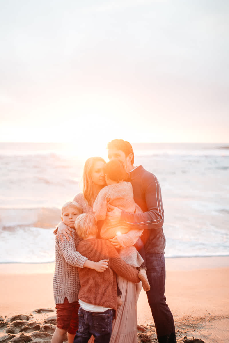 half-moon-bay-ca-sunset-family-lifestyle-session-golden-light-50