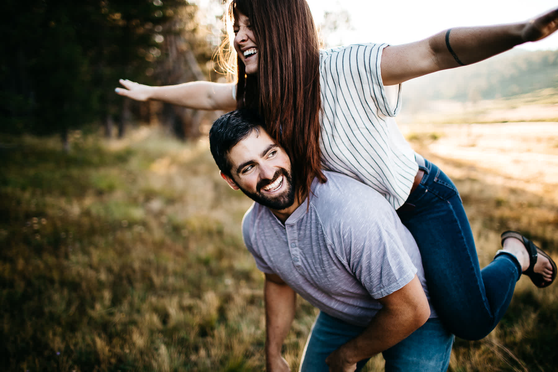 lake-tahoe-anniversary-couple-session-with-a-puppy-14