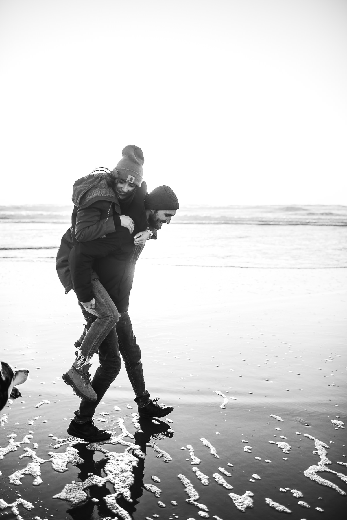 ocean-beach-sf-malamute-couple-session-golden-light-13
