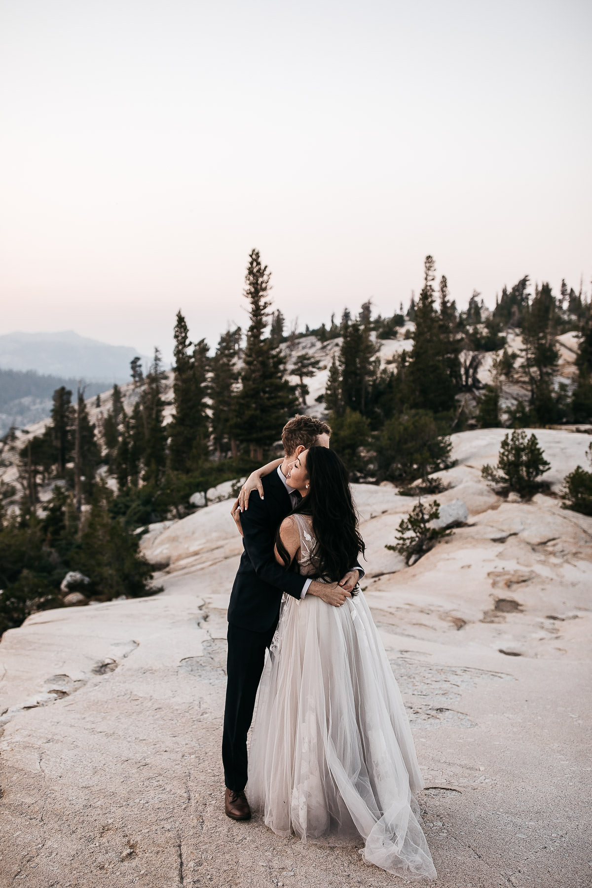 yosemite-cathedral-lake-hiking-sunset-elopement-75
