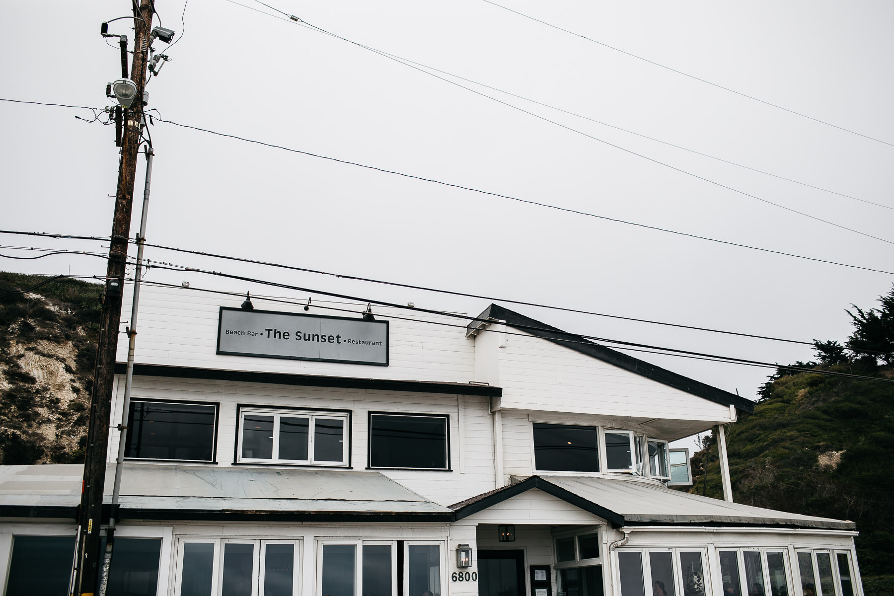 malibu-gloomy-summer-romantic-wedding-35