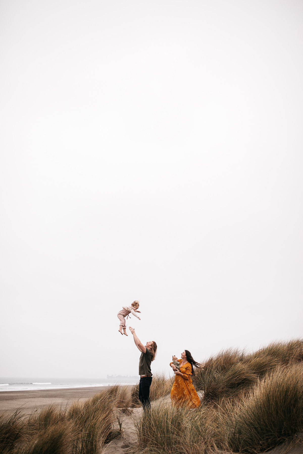 gloomy-ocean-beach-sf-newborn-lifestyle-session-2