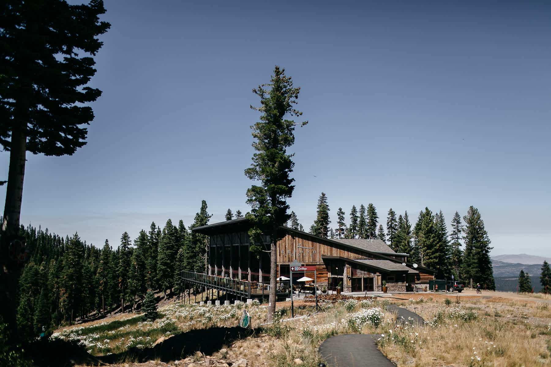 zephyr-lodge-summer-mountain-top-wedding-41