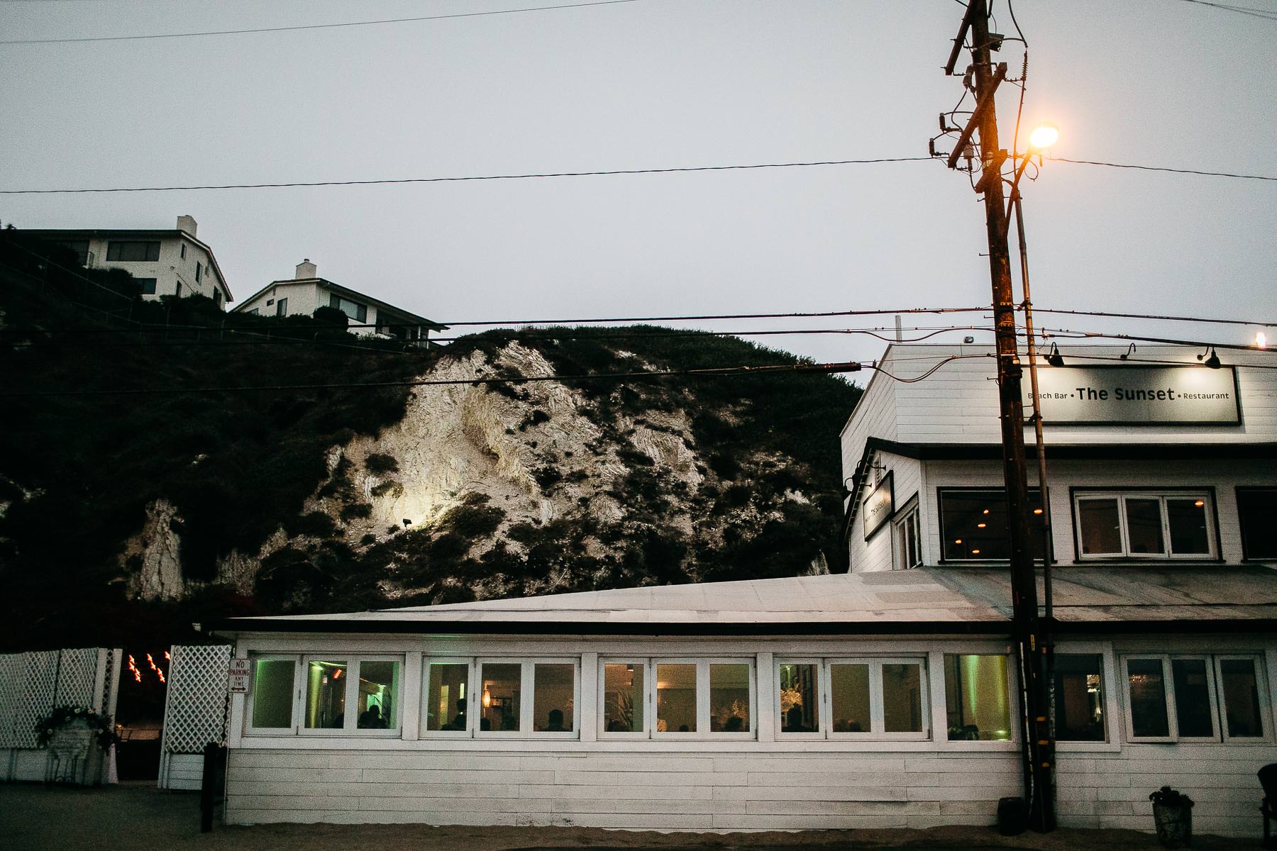 malibu-gloomy-summer-romantic-wedding-84