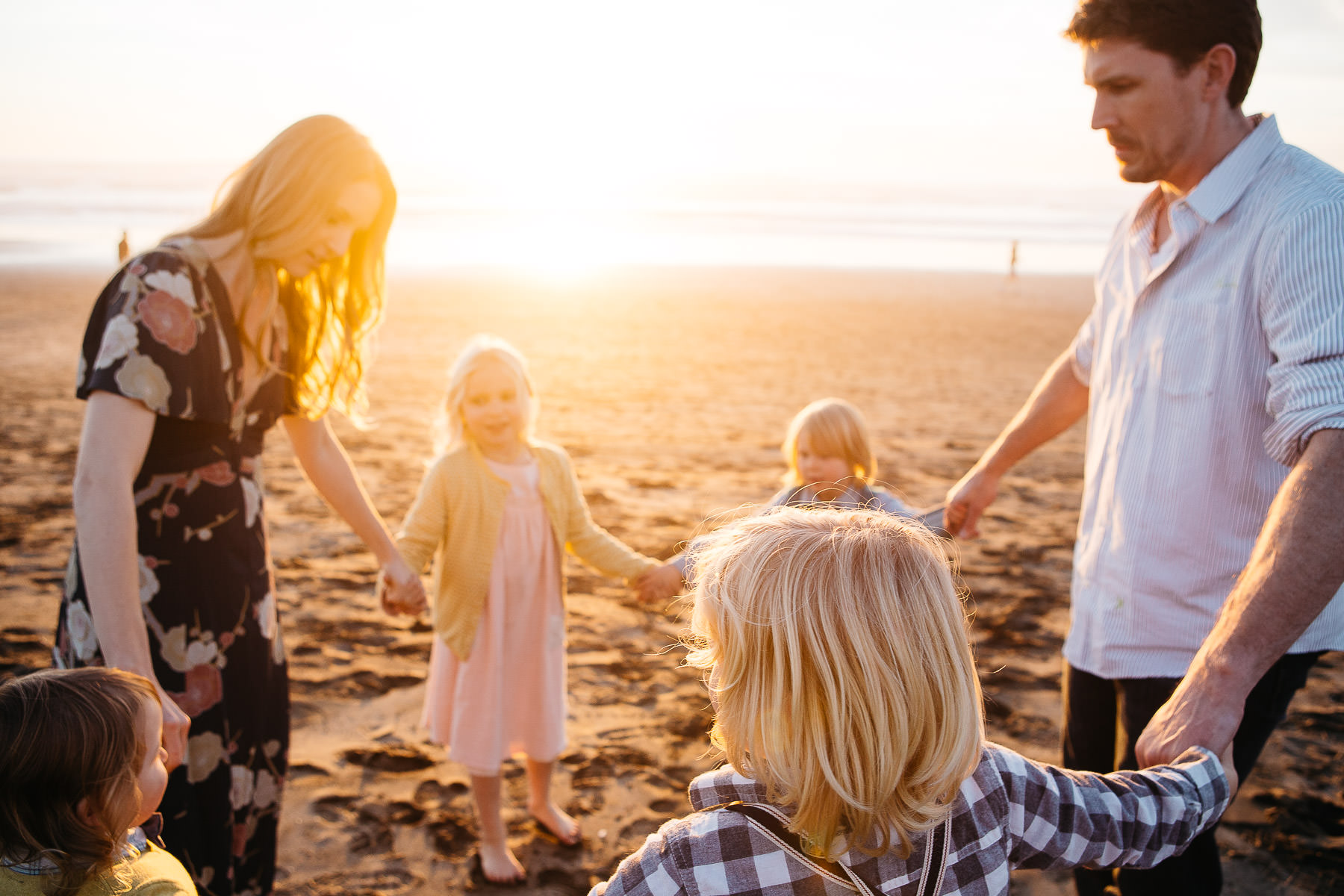 ocean-beach-sf-lifestyle-session-family-playing