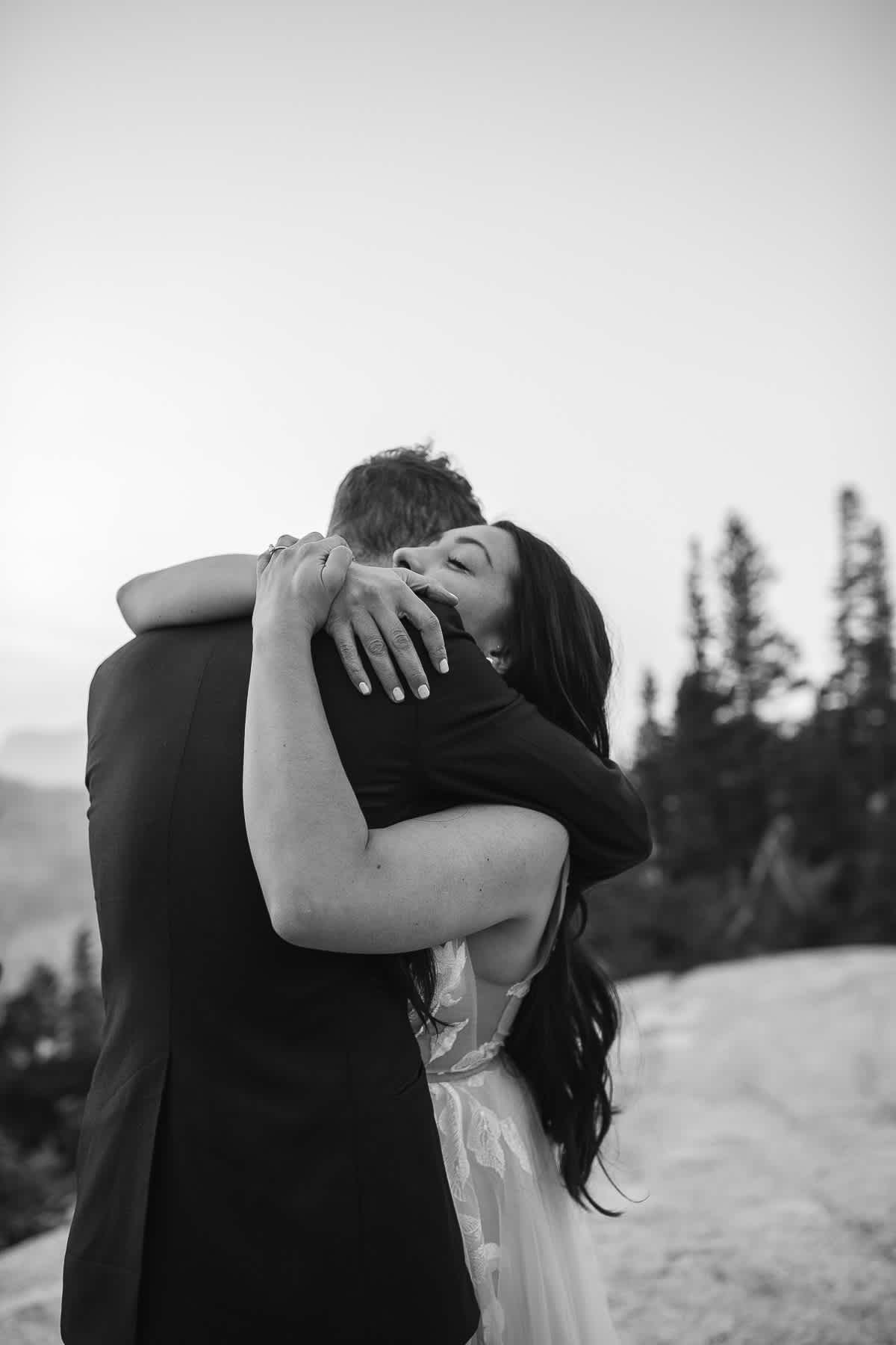 yosemite-cathedral-lake-hiking-sunset-elopement-71