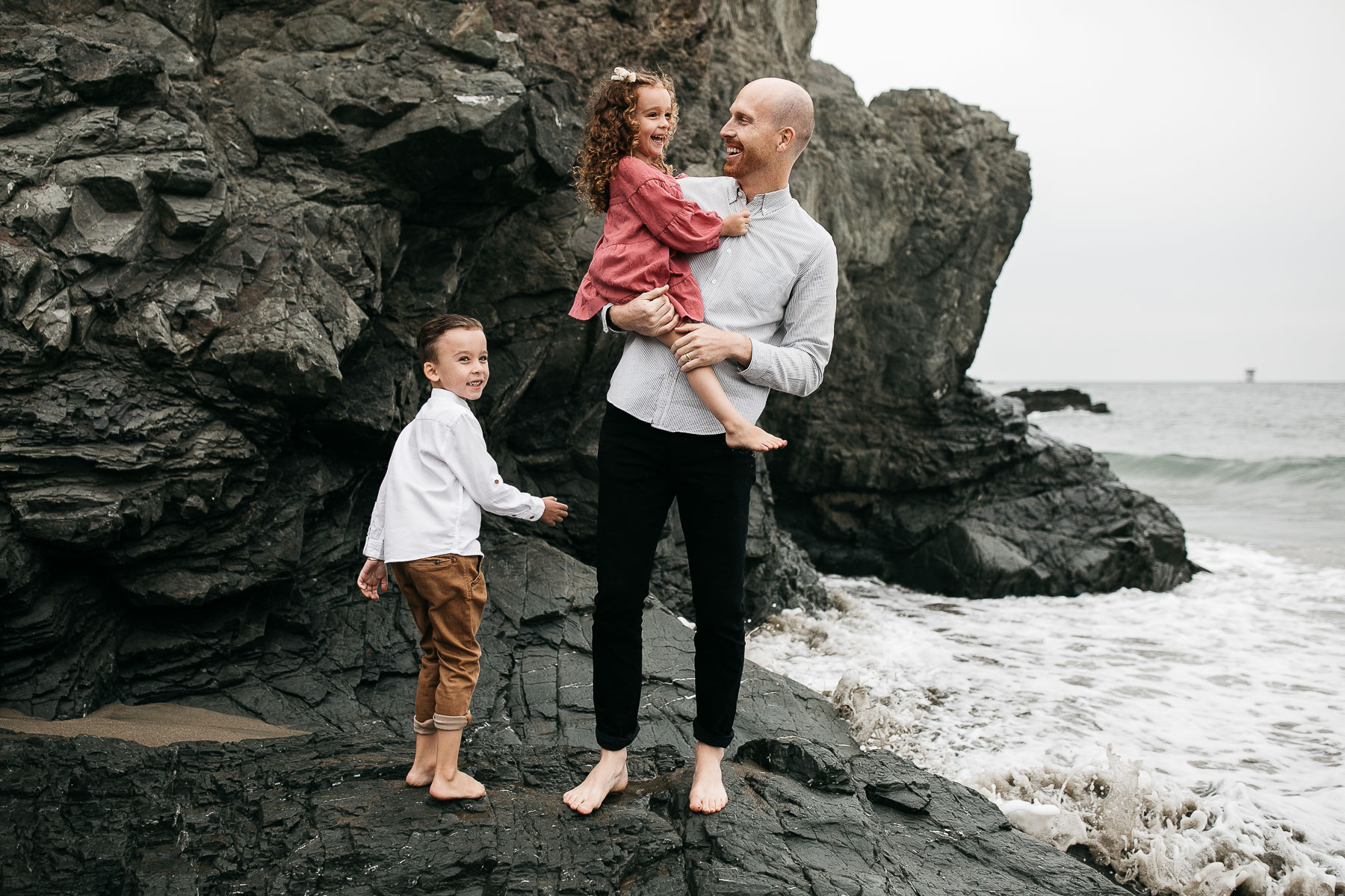 summer-foggy-china-beach-lifestyle-family-session-11