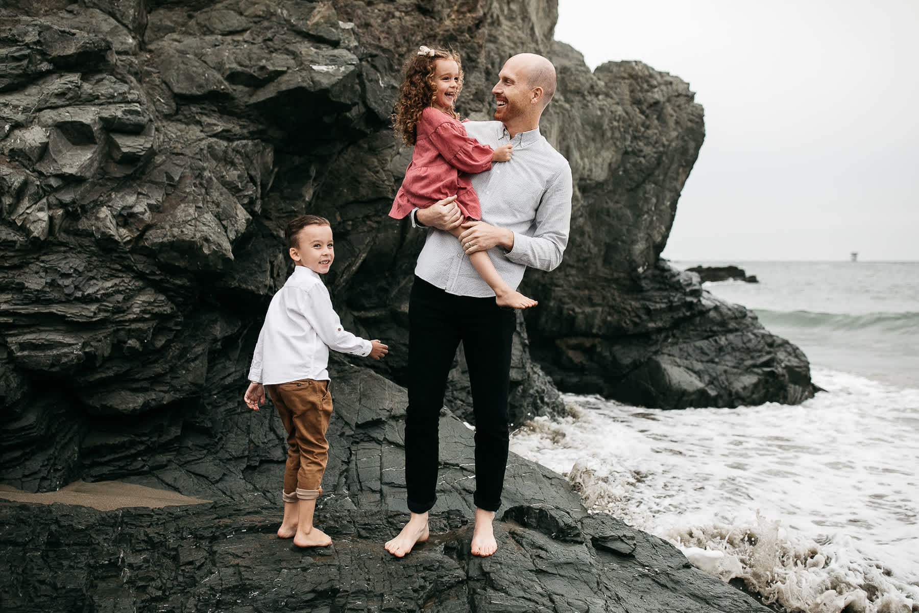 summer-foggy-china-beach-lifestyle-family-session-11
