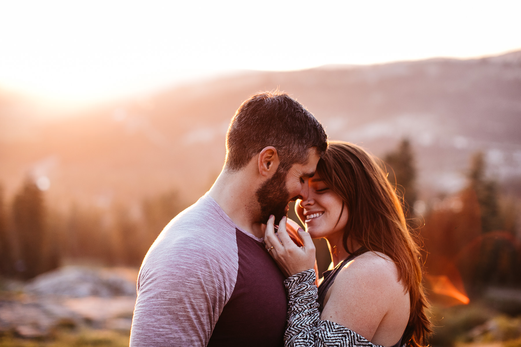 lake-tahoe-forest-donner-sunset-couple-session-20