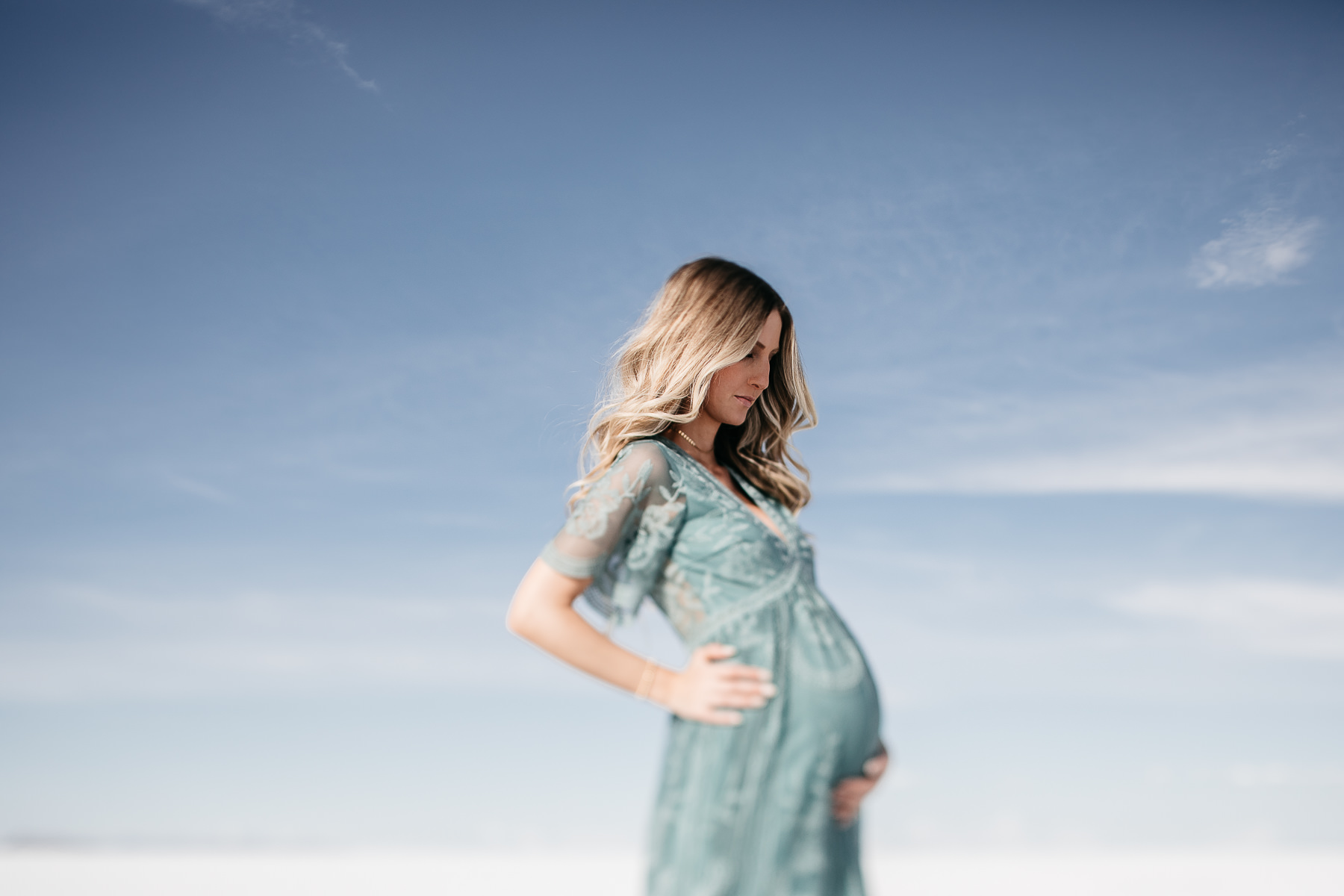 salt-lake-city-utah-salt-flats-lifestyle-maternity-session-13