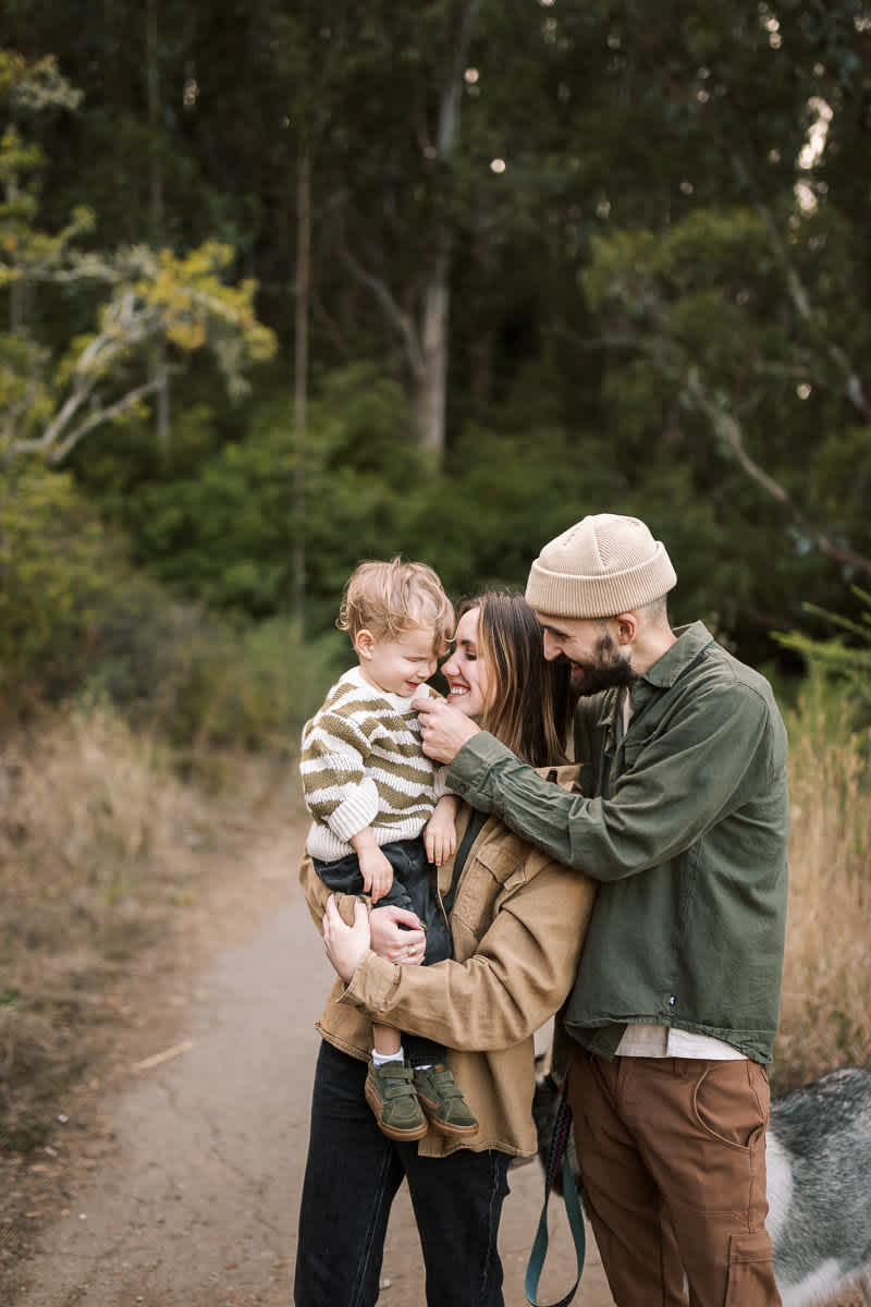 pacifica-eucalyptus-fall-family-lifestyle-session-37