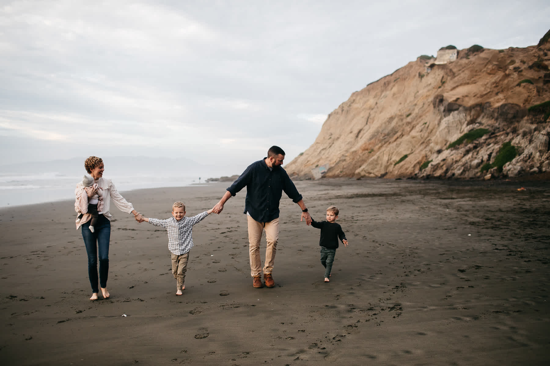 cloudy-fort-funston-winter-lifestyle-family-session-18