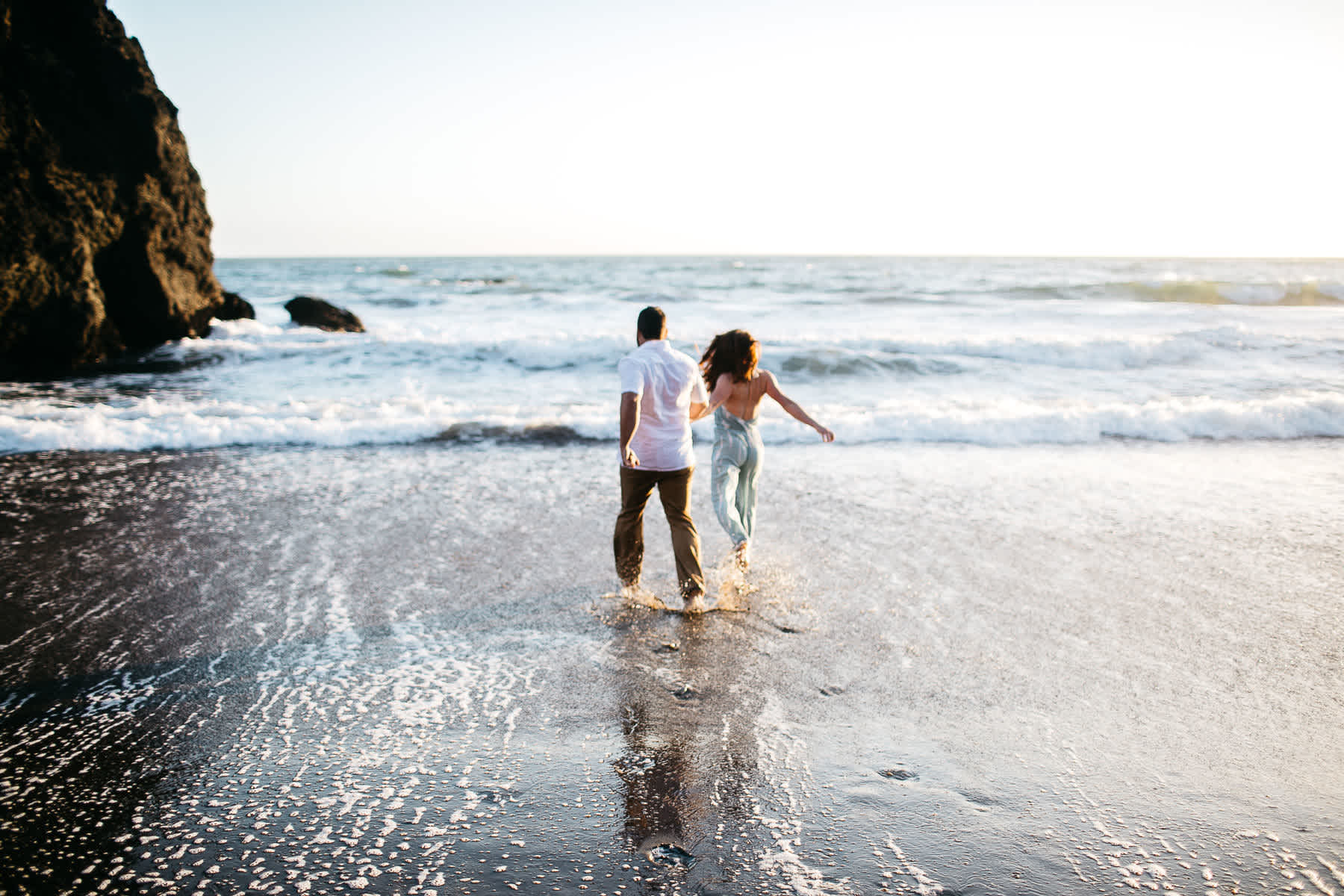 marin-headlands-rodeo-beach-lifestyle-laughter-engagement-session-37