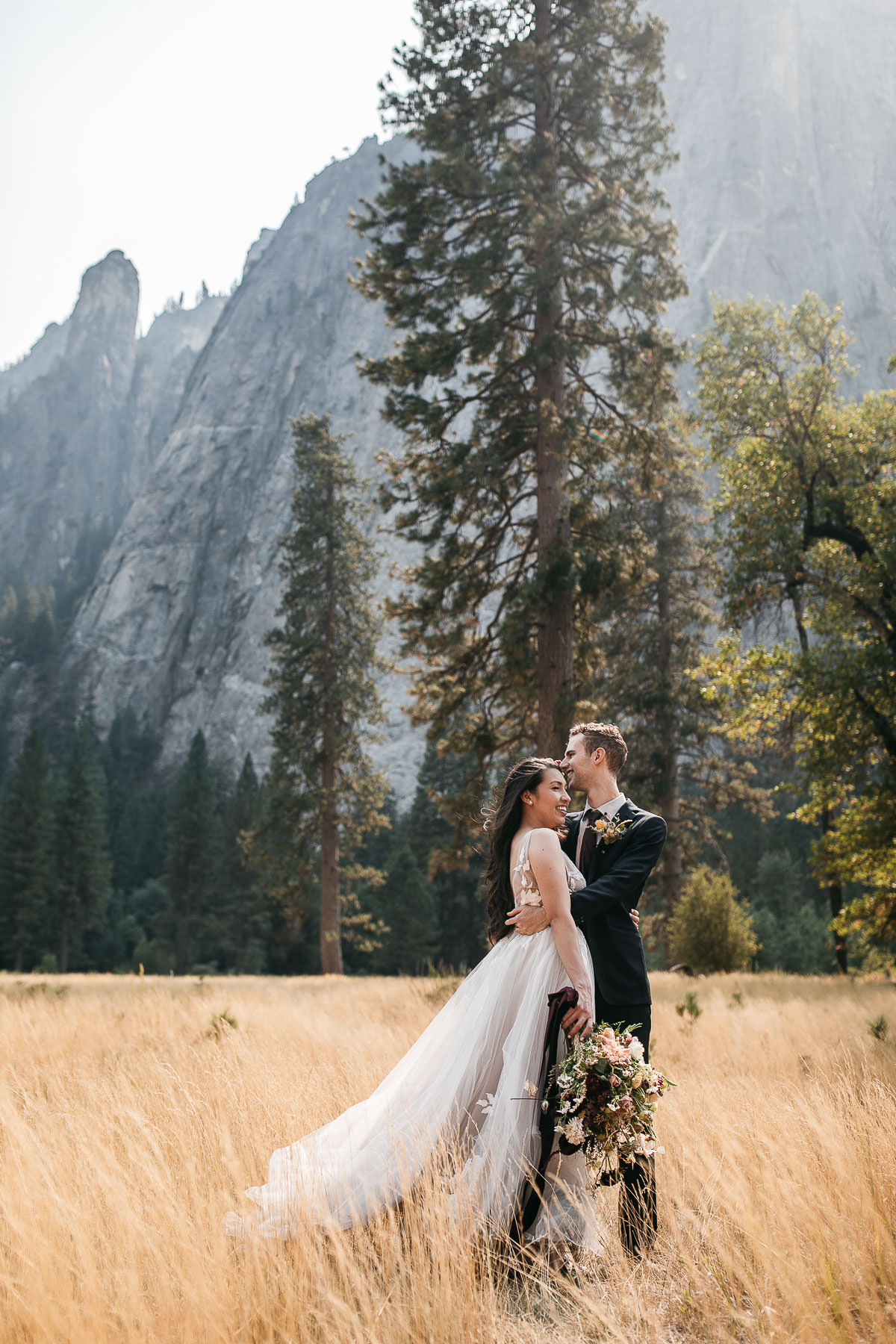 yosemite-cathedral-lake-hiking-sunset-elopement-24