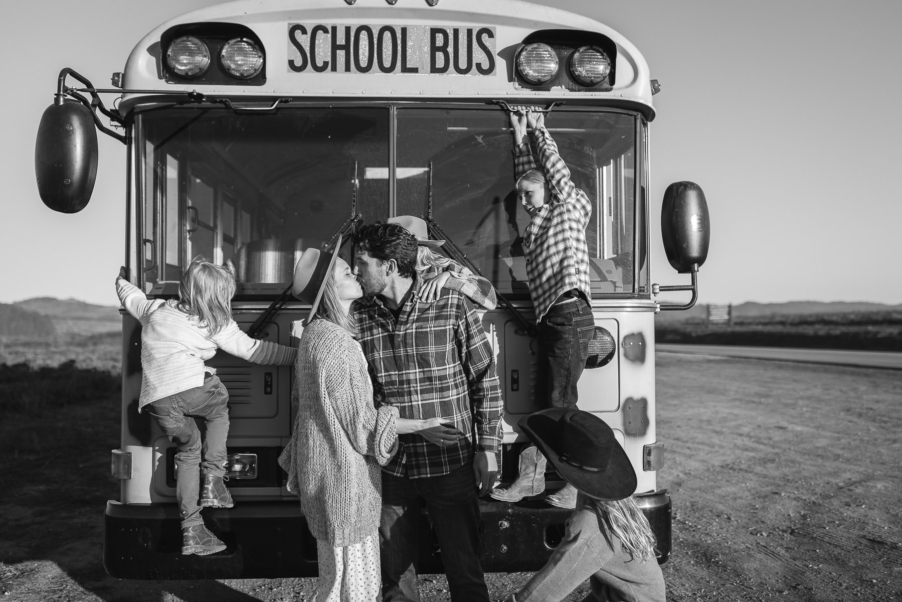 pescadero-beach-school-bus-lifestyle-sunset-family-session-16