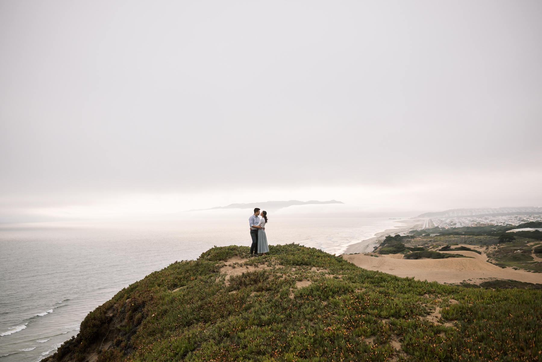 fort-funston-gloomy-fall-engagement-session-11