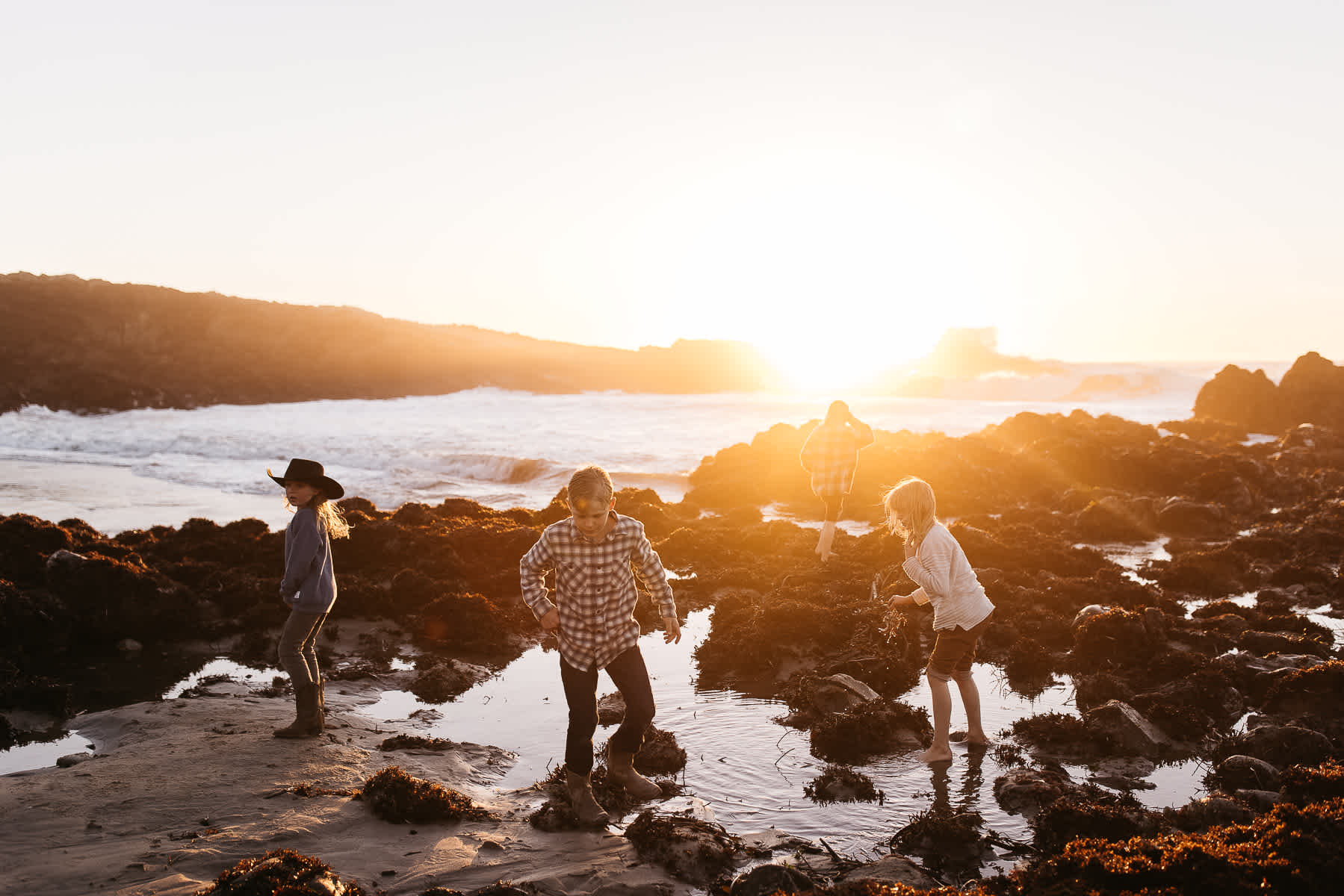 pescadero-beach-school-bus-lifestyle-sunset-family-session-30