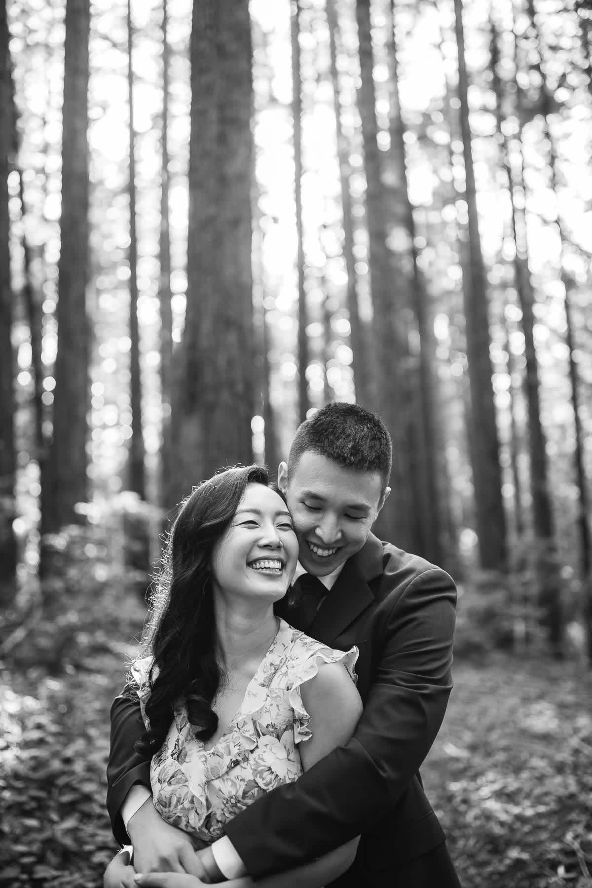 redwoods-coastal-pampas-grass-lifestyle-engagement-session-with-pups-16