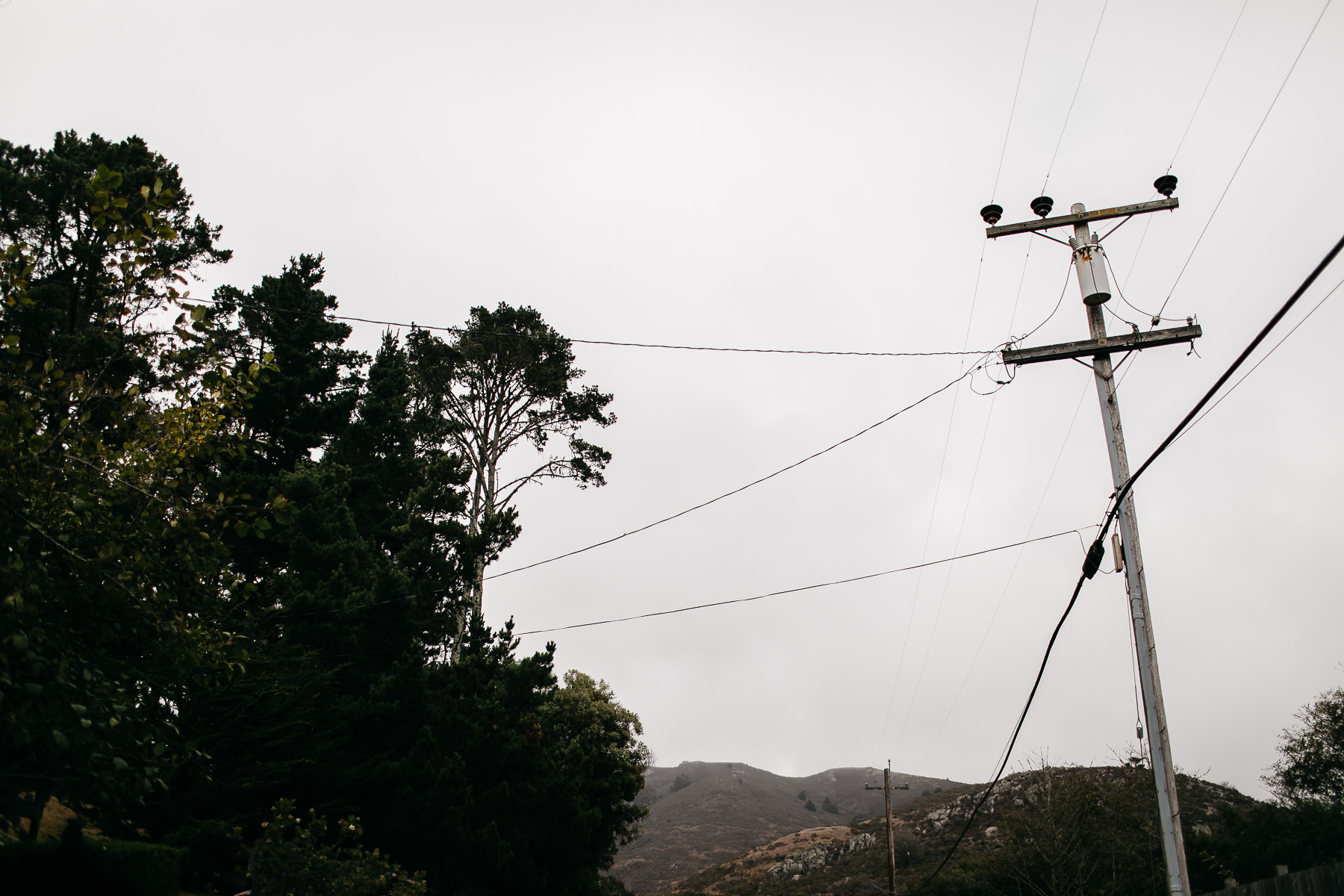 muir-beach-pelican-inn-foggy-wedding-1