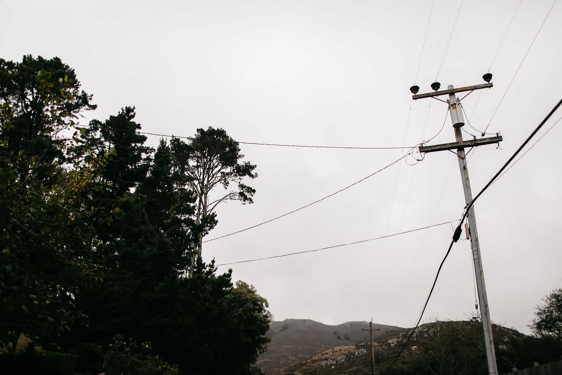 muir-beach-pelican-inn-foggy-wedding-1
