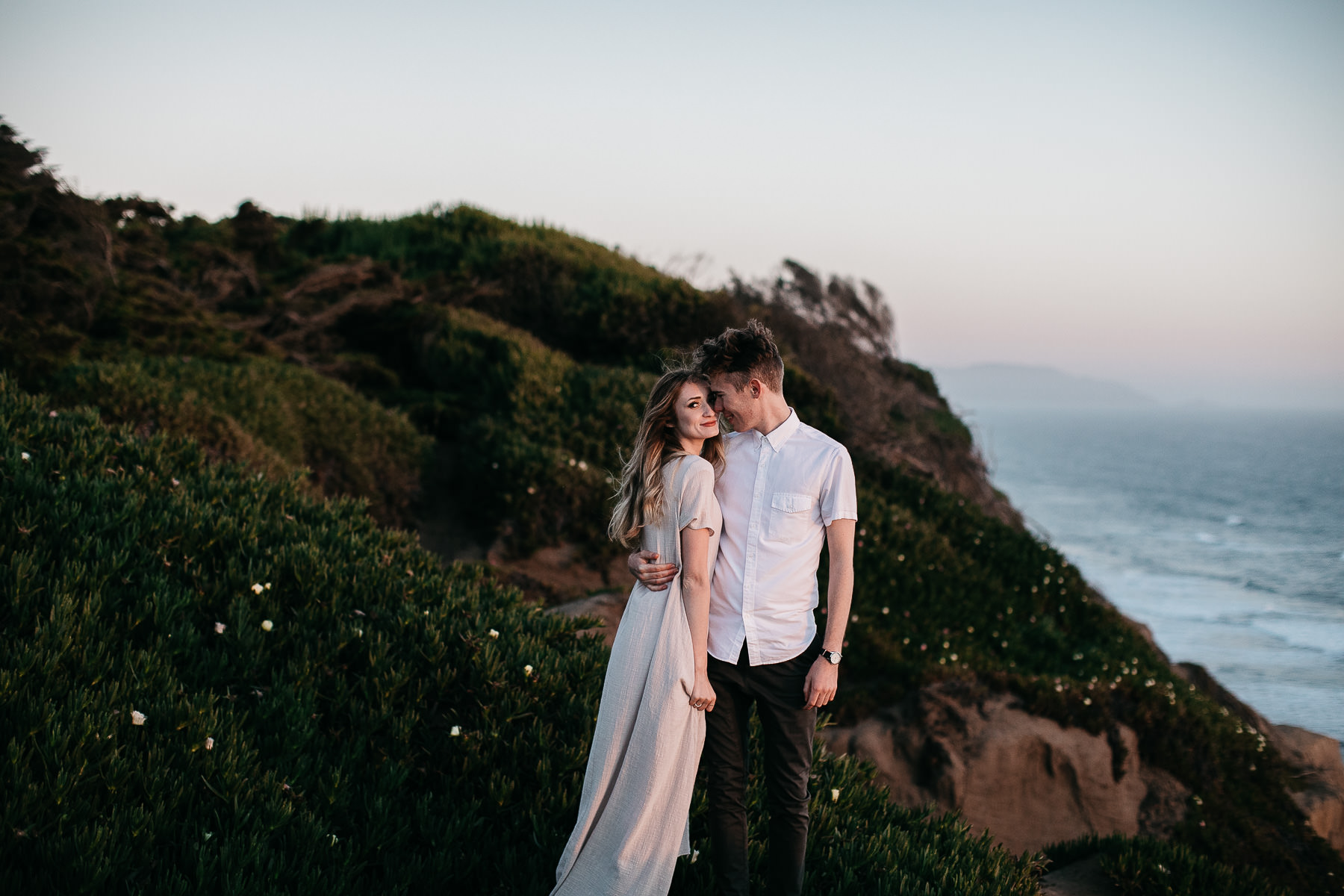 summer-san-francisco-lifestyle-coastal-engagement-session-36