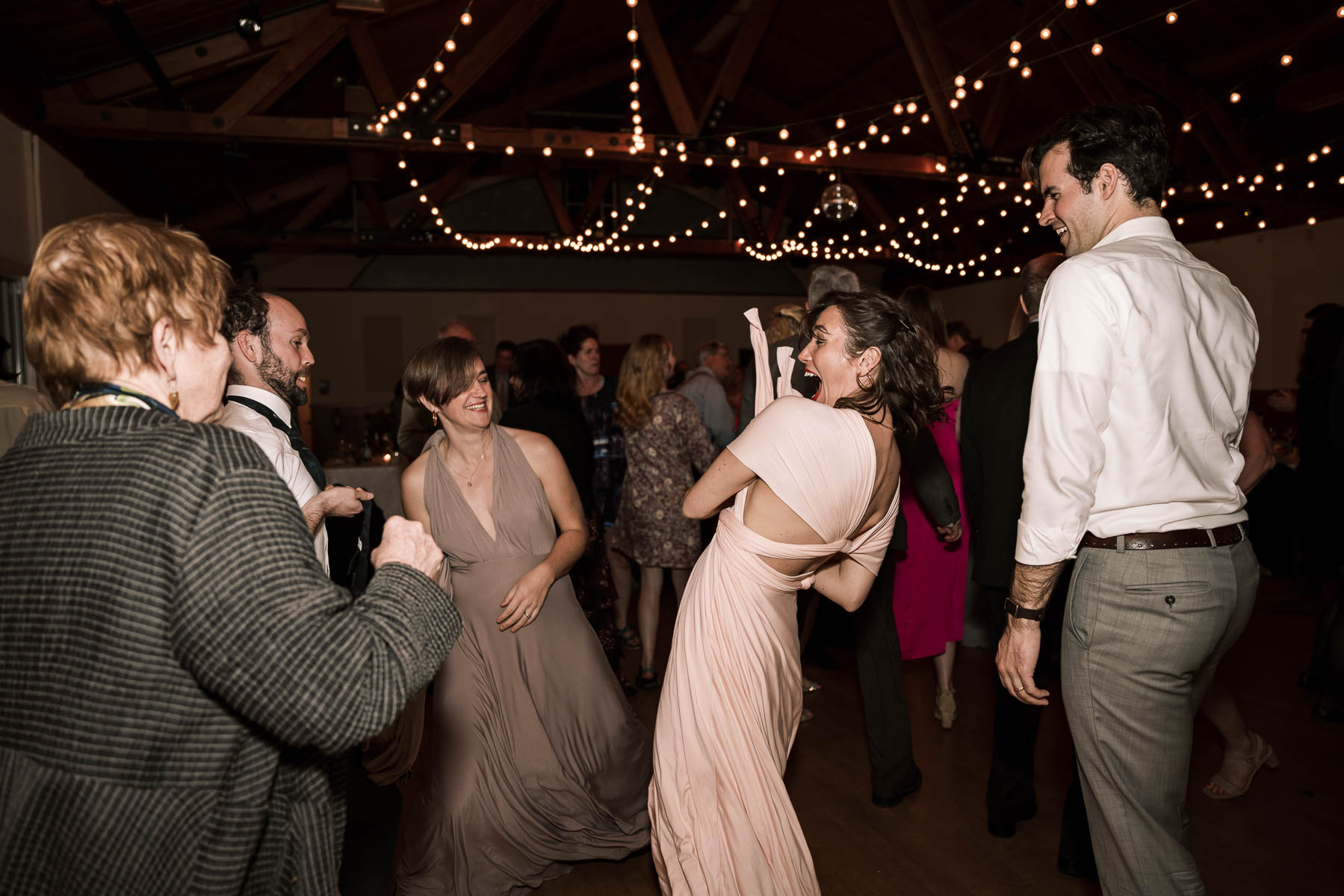 Willow-Camp-Stinson-Beach-Community-Center-Sunny-Winter-Wedding-99