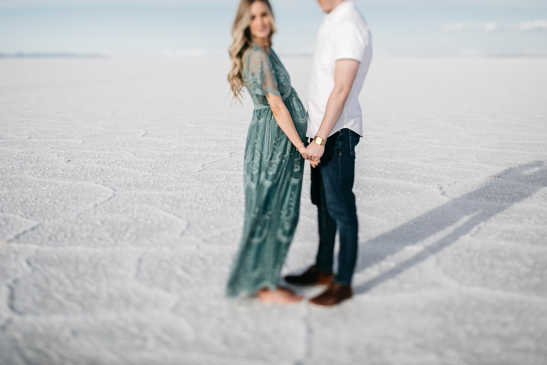 bonneville-utah-salt-flats-lifestyle-maternity-shoot-40
