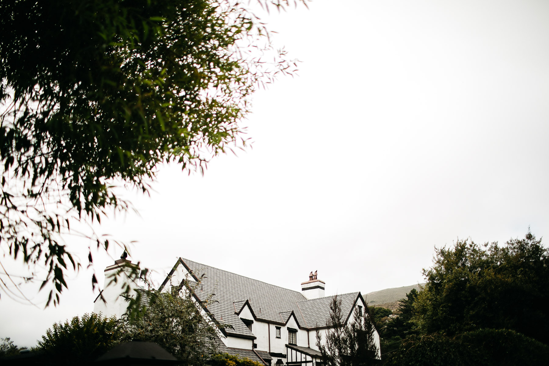 muir-beach-pelican-inn-foggy-wedding-19