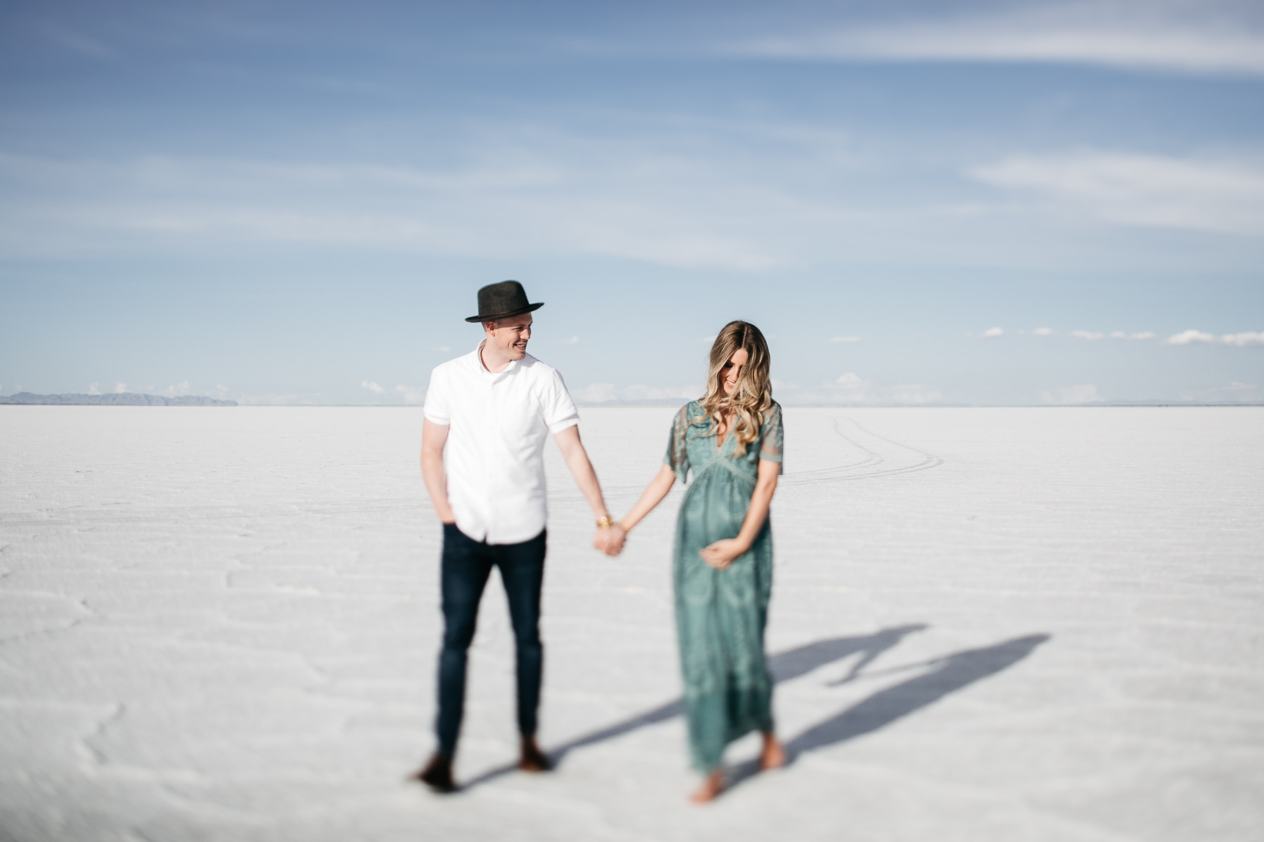 salt-lake-city-utah-salt-flats-lifestyle-maternity-session-9