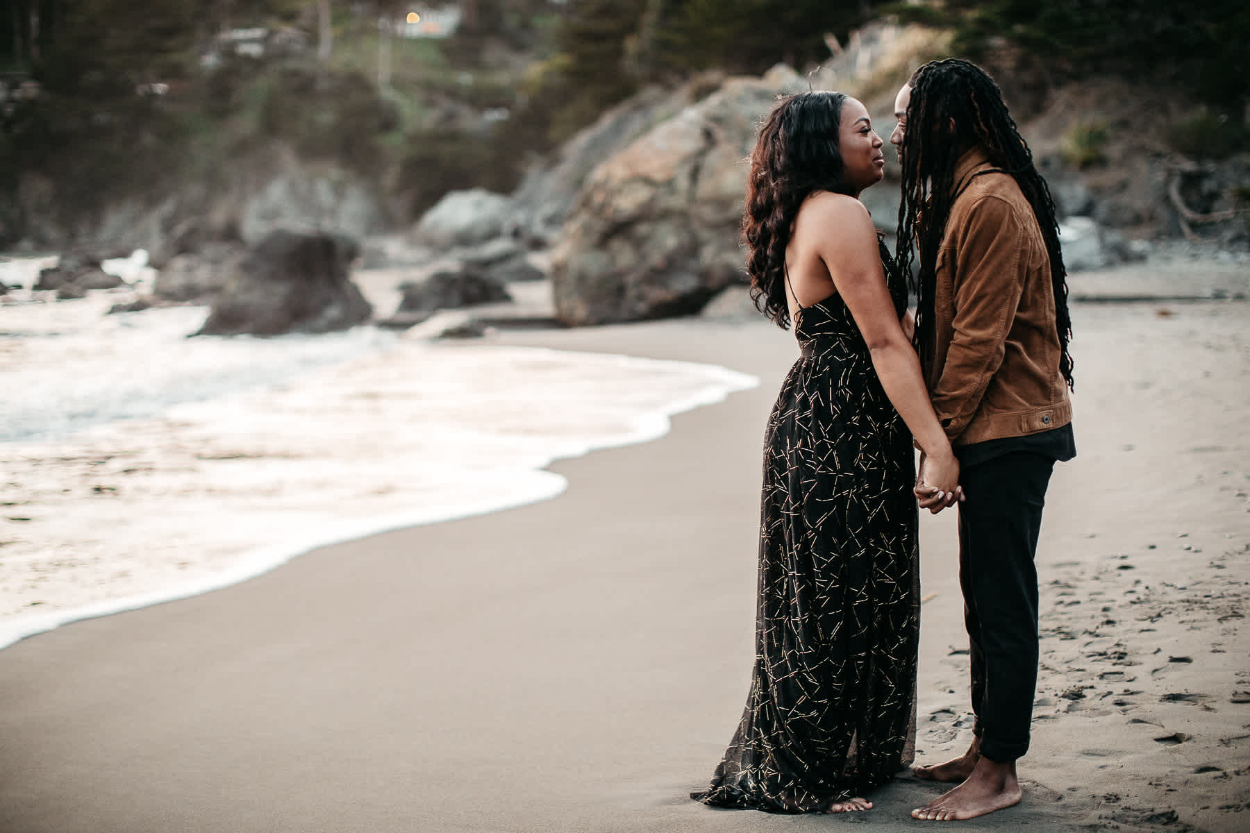 muir-beach-ca-spring-lifestyle-engagement-session-36